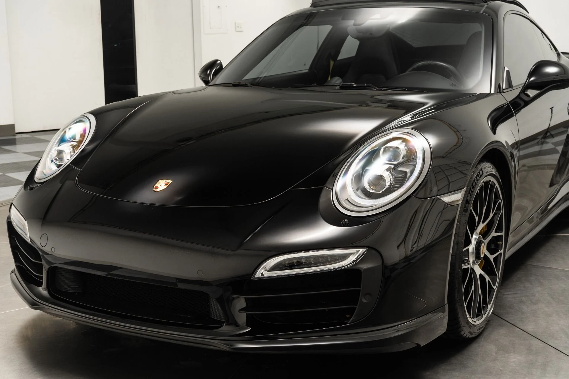 mph032_3446213357_Used_2014_Porsche_911_Turbo_S_1758120142_8544720153