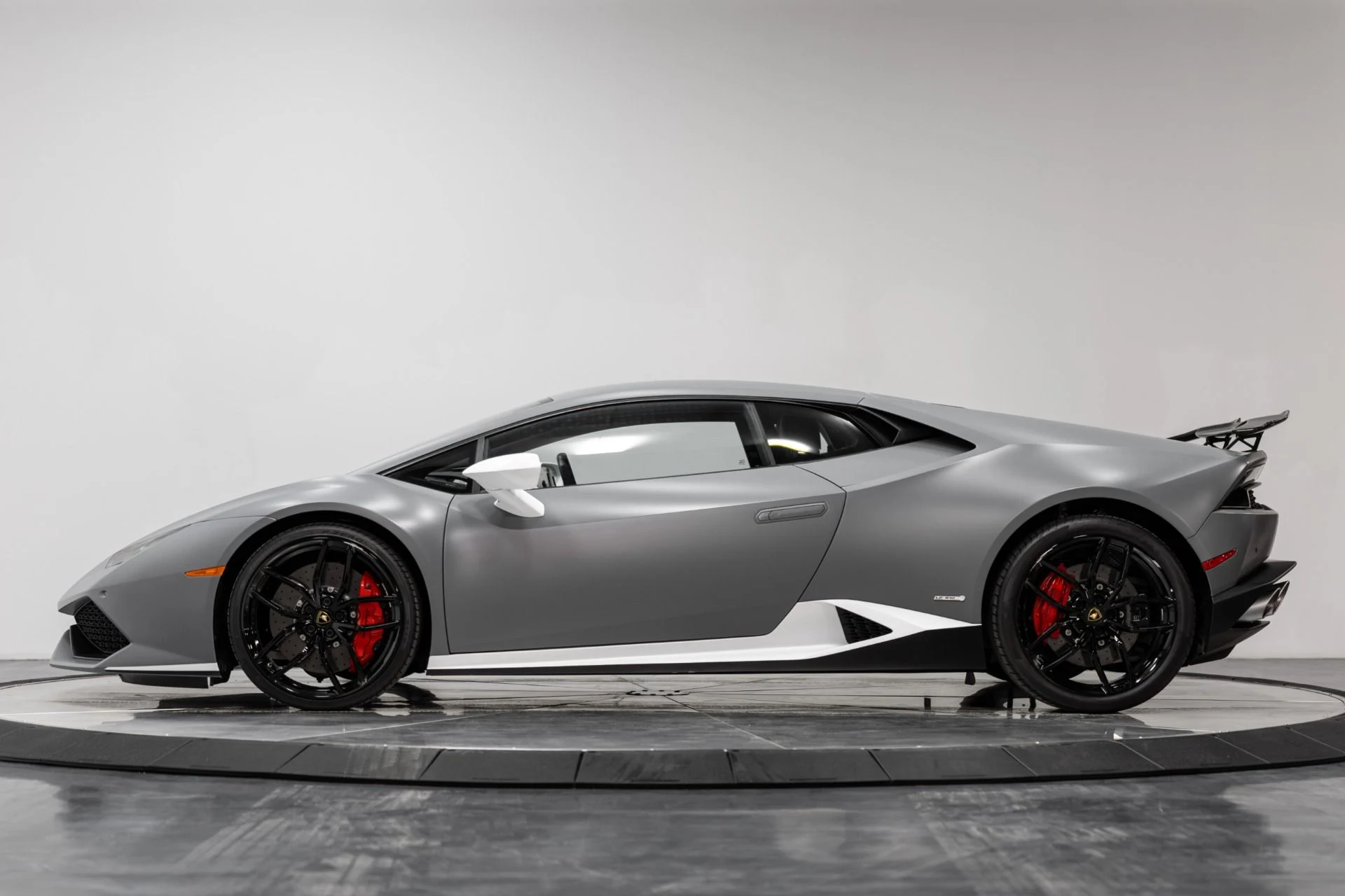 mph032_3451008430_Used_2017_Lamborghini_Huracan_1765410503_b6fb4317b0