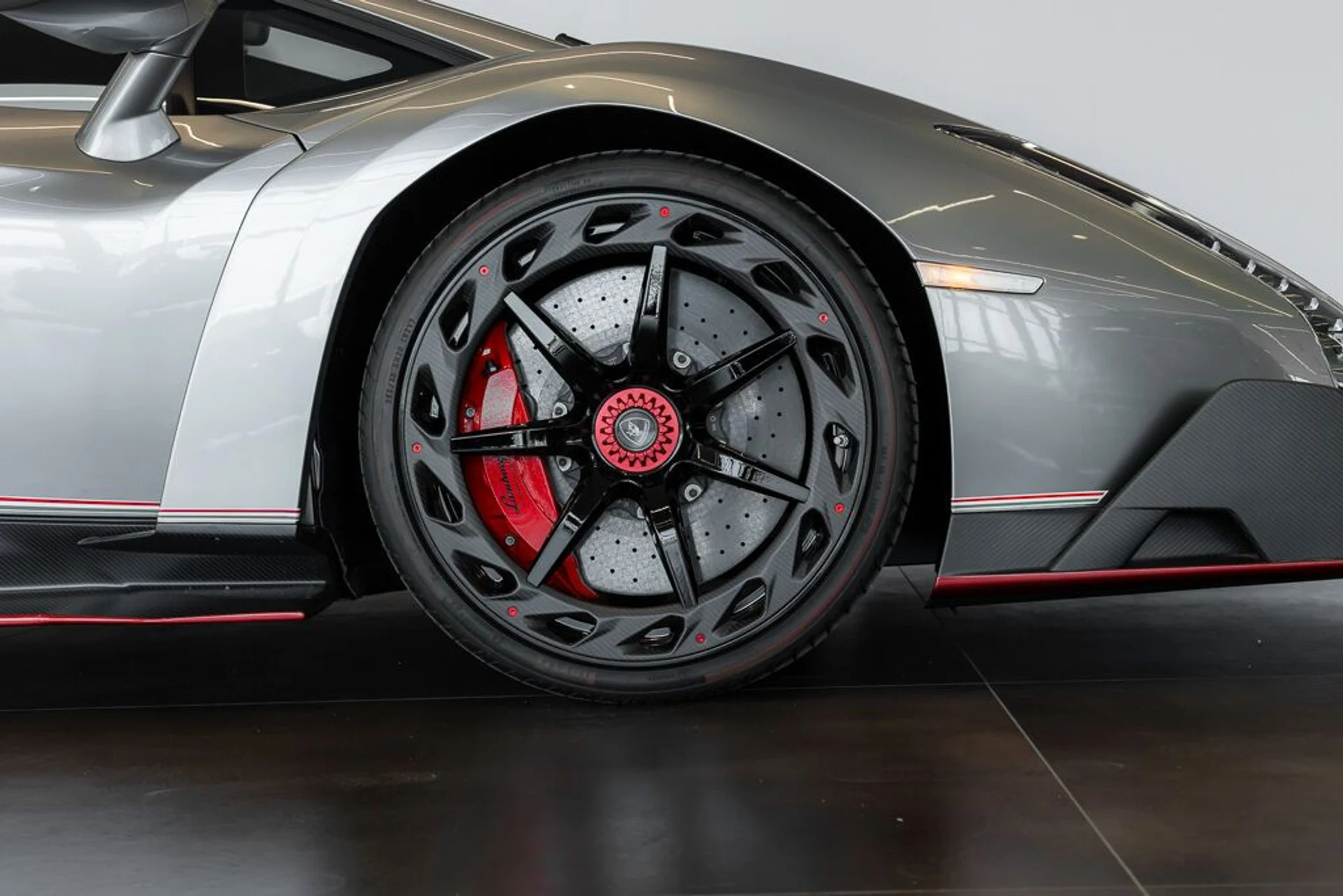 mph032_3452782933_lamborghini_veneno_2014_jpg_v_1779988126_7fe08fe08a