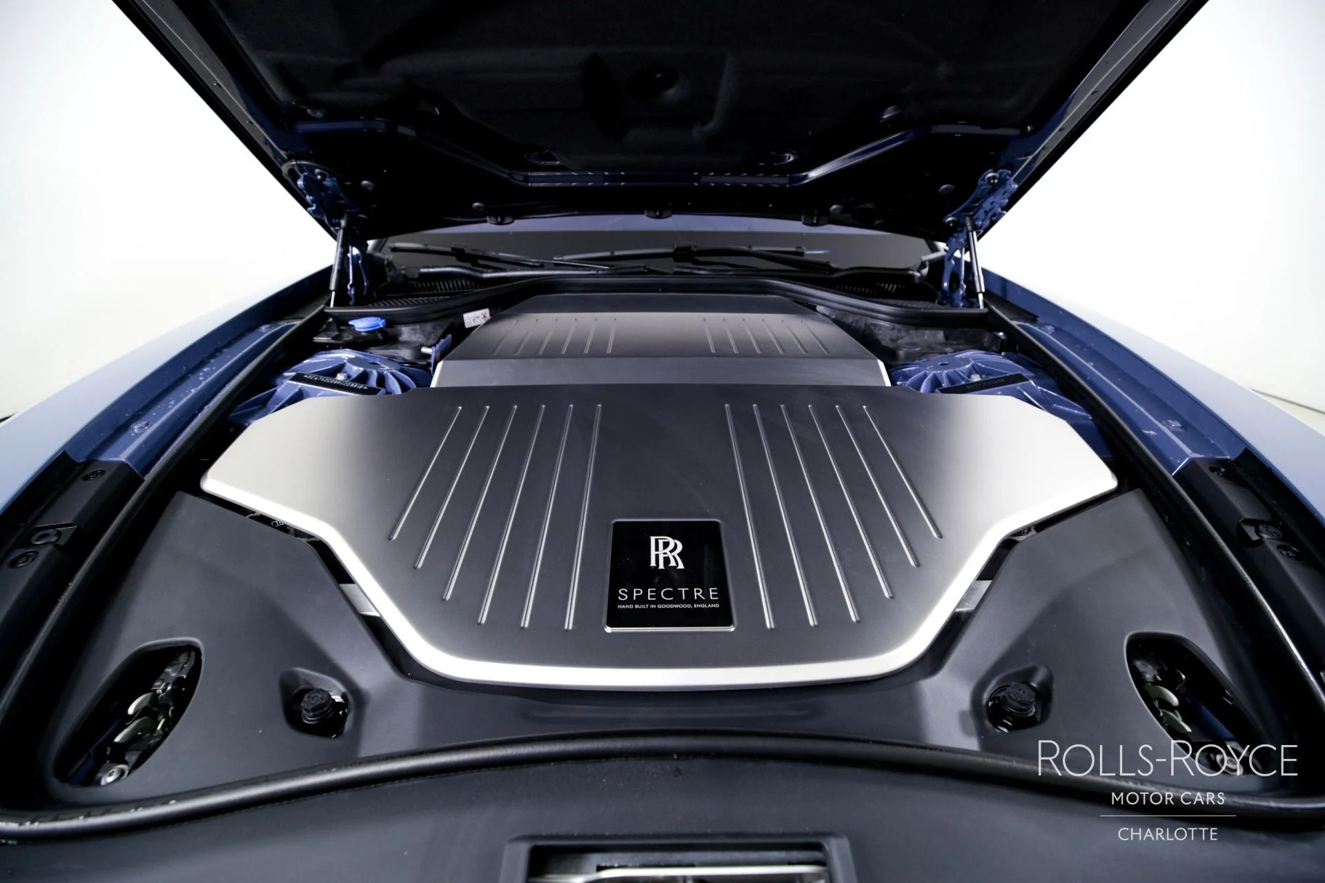 mph032_3458178658_Used_2024_Rolls_Royce_Spectre_1714171116_580326b622