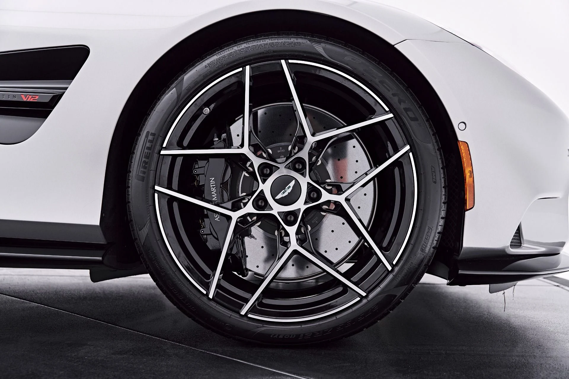 mph032_346602104_Used_2025_Aston_Martin_Vanquish_V12_1786045820_b33f08256b