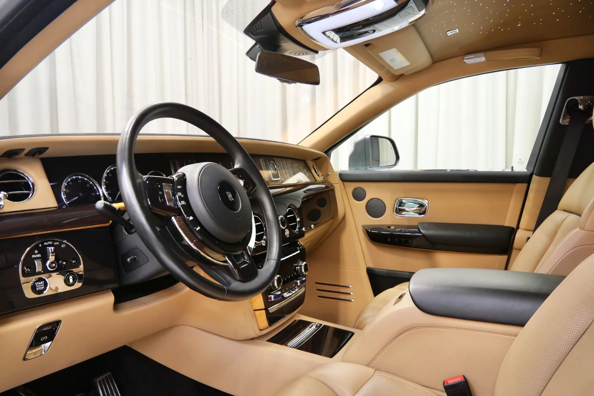 mph032_3487985212_Used_2020_Rolls_Royce_Phantom_1760120905_a4b2f87910