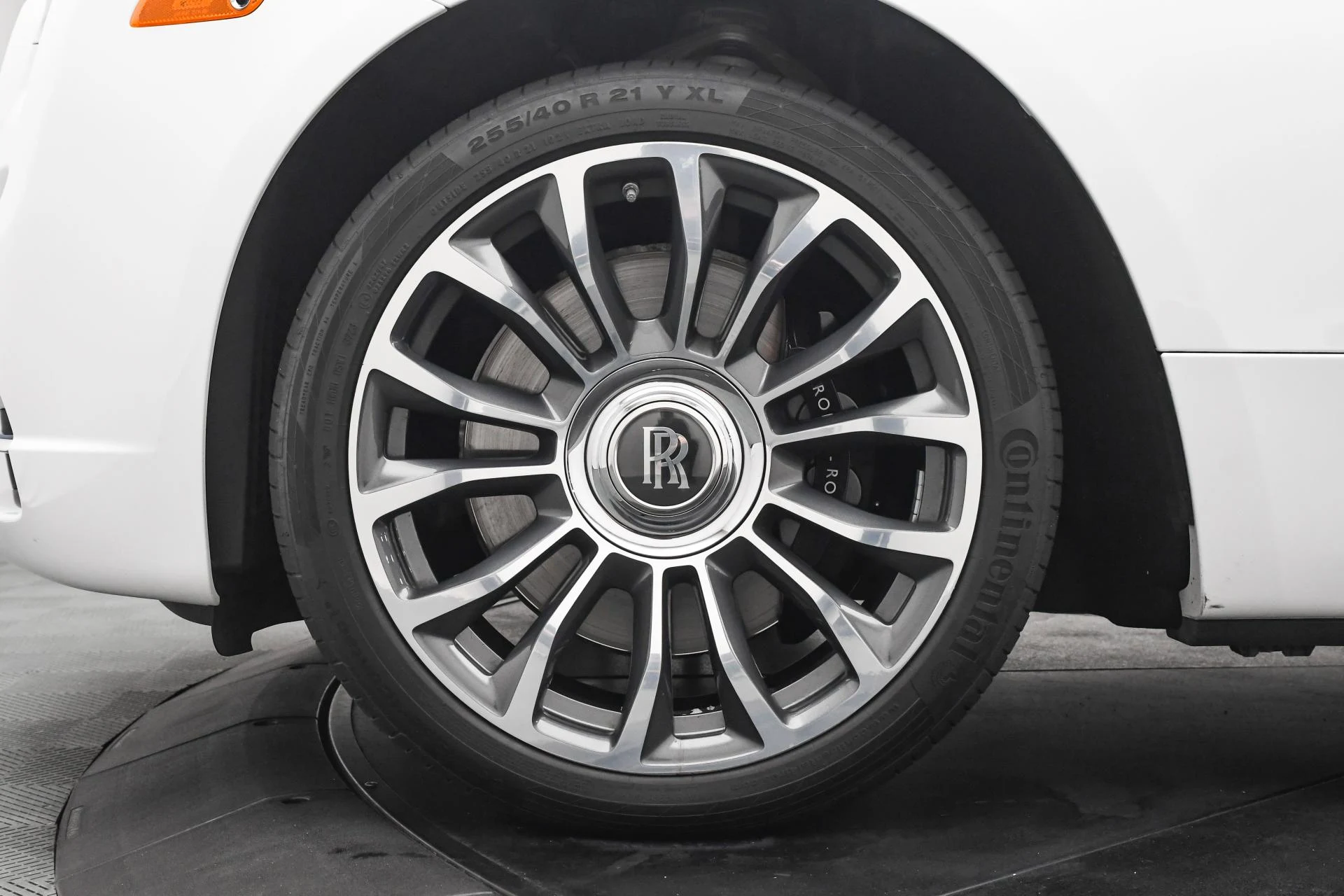 mph032_3488384647_Used_2021_Rolls_Royce_Dawn_1755677104_2334ab36e8