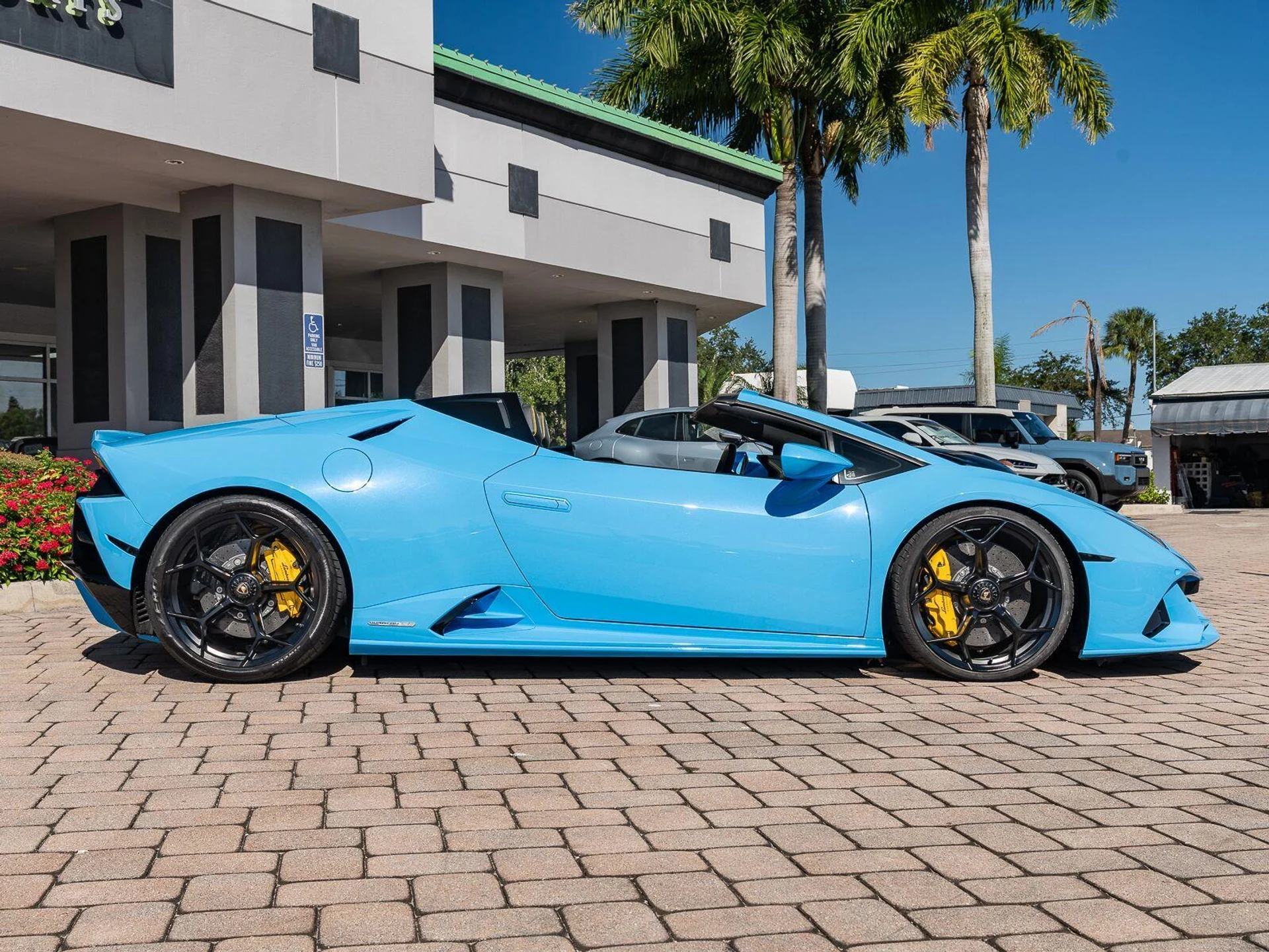 mph032_3498138386_Used_2022_Lamborghini_Huracan_EVO_Spyder_AWD_1792704193_858fcf23b4