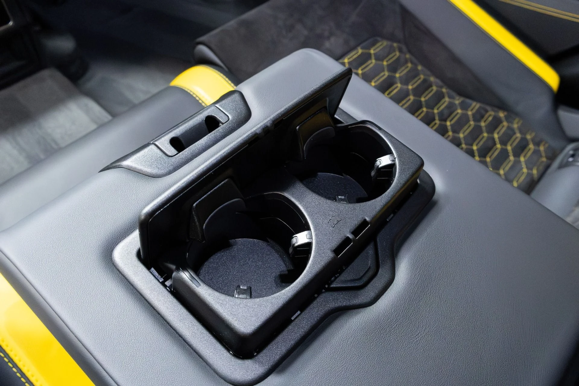 mph032_3508182505_Used_2022_Lamborghini_Urus_Graphite_Capsule_1775757245_91644db6bf