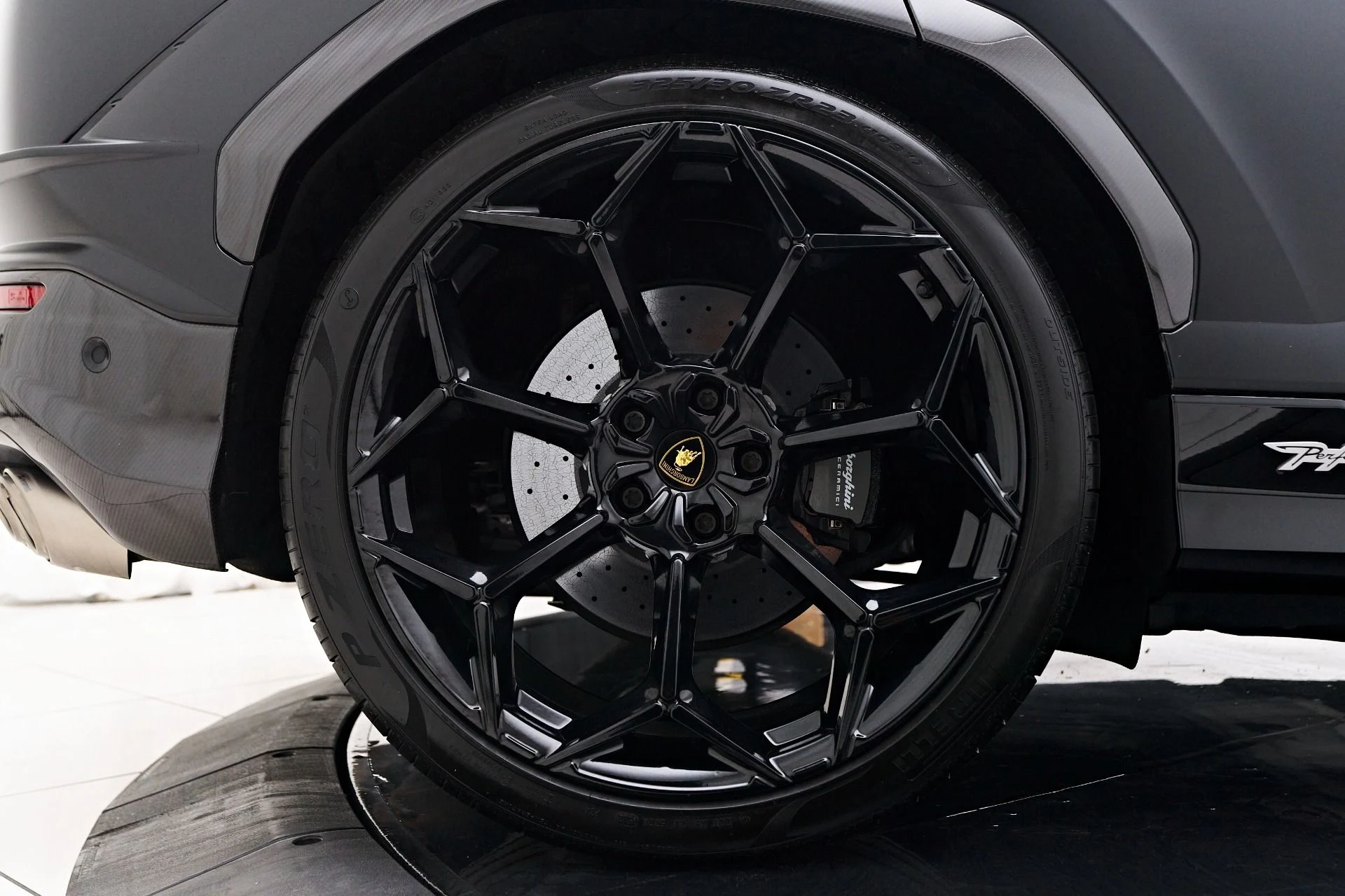 mph032_3513785048_Used_2023_Lamborghini_Urus_Performante_1756943500_0530d5f5c5