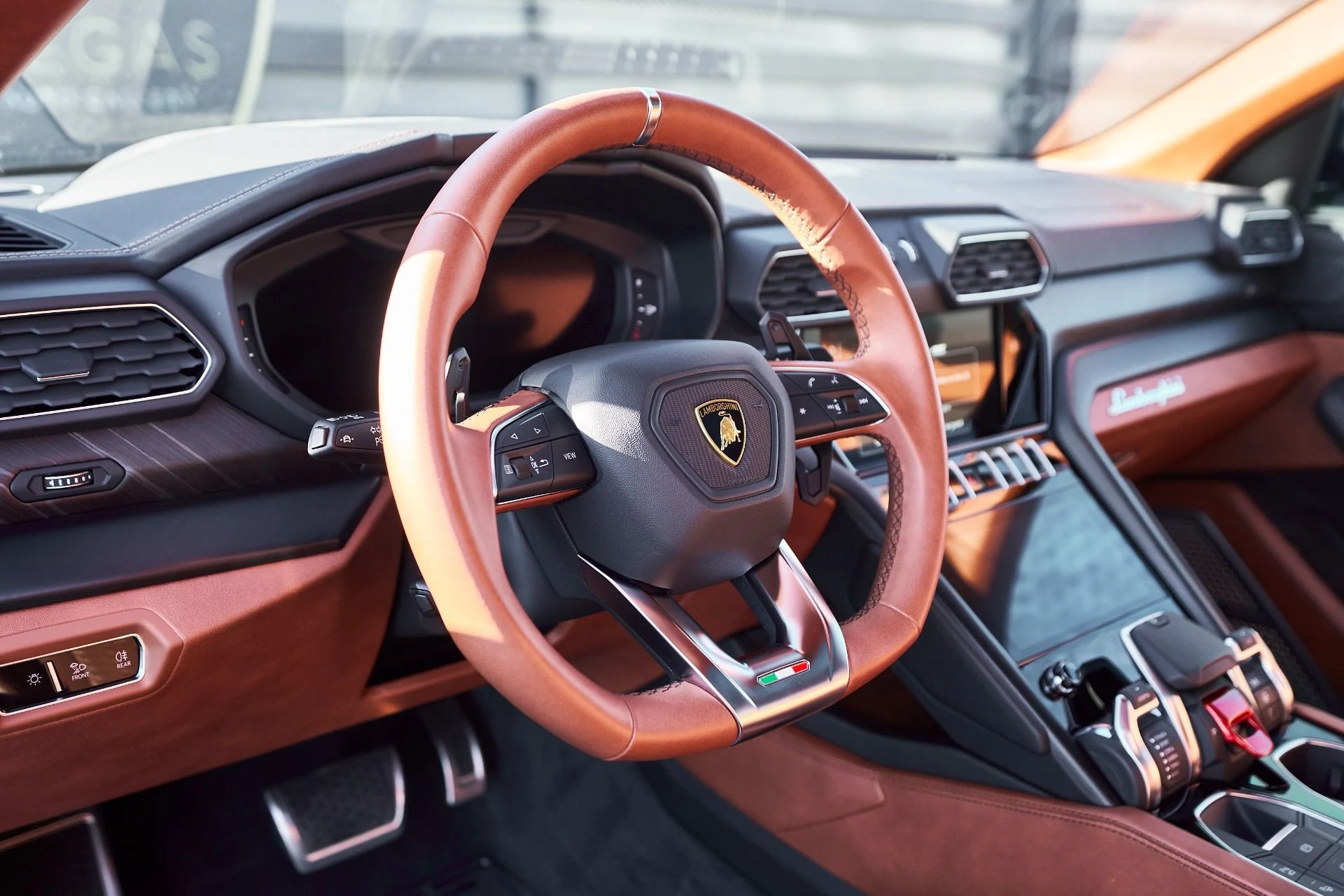 mph032_3517561870_Used_2022_Lamborghini_Urus_1764710460_ddb6553d3e