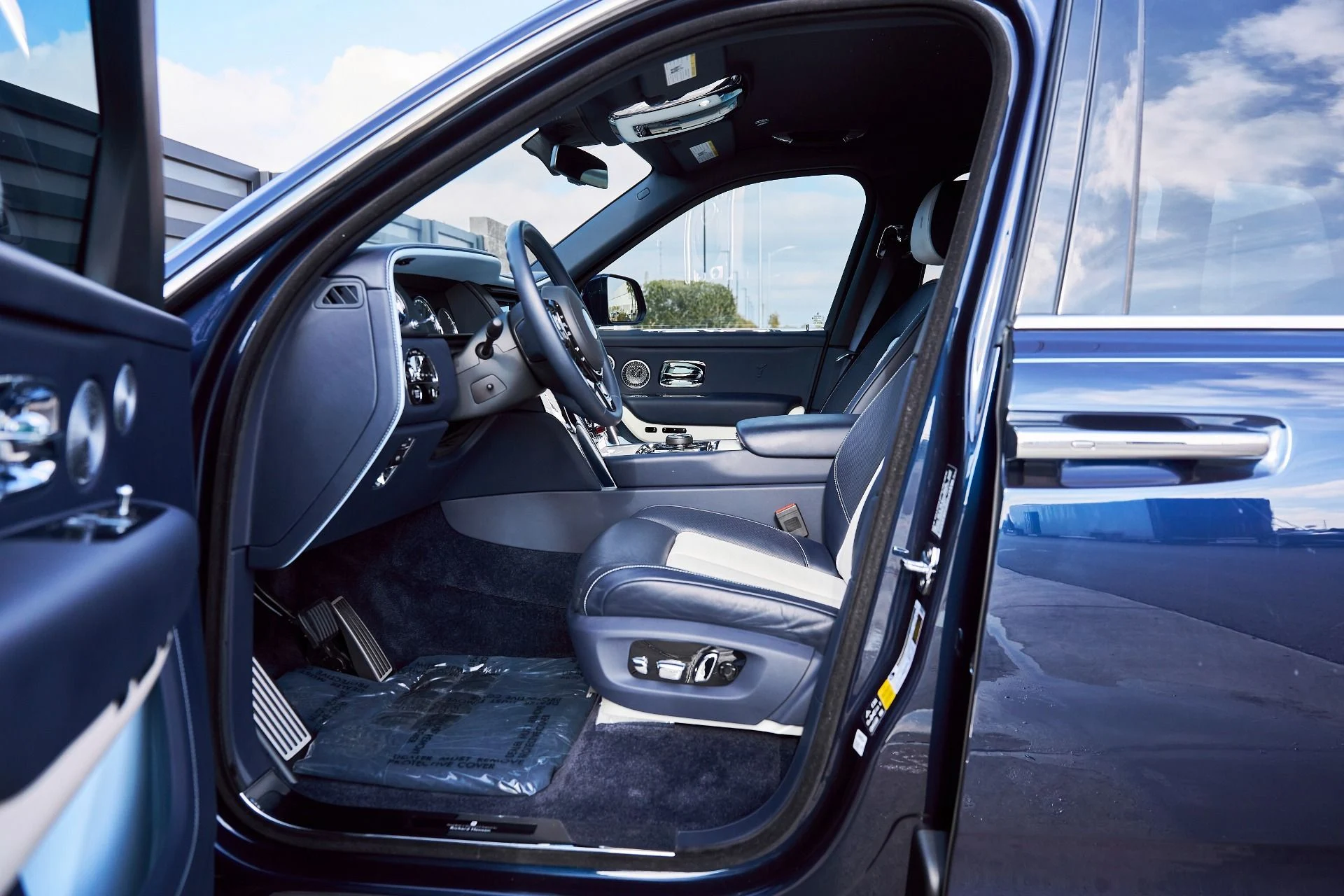 mph032_3528596726_Used_2022_Rolls_Royce_Cullinan_Base_1767400089_7ae69d2490