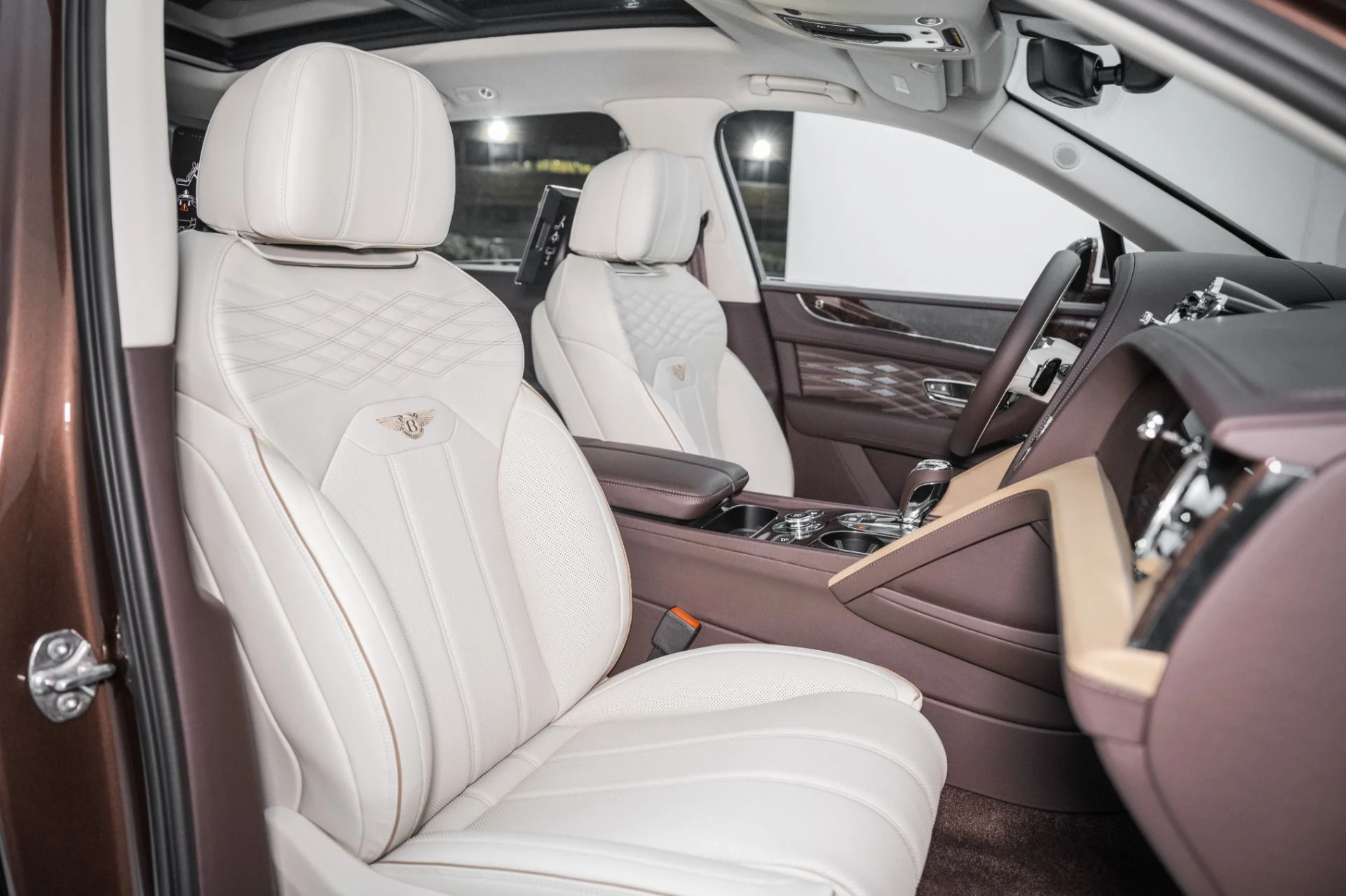 mph032_3528692565_Used_2025_Bentley_Bentayga_EWB_Mulliner_1762964012_950b49c178
