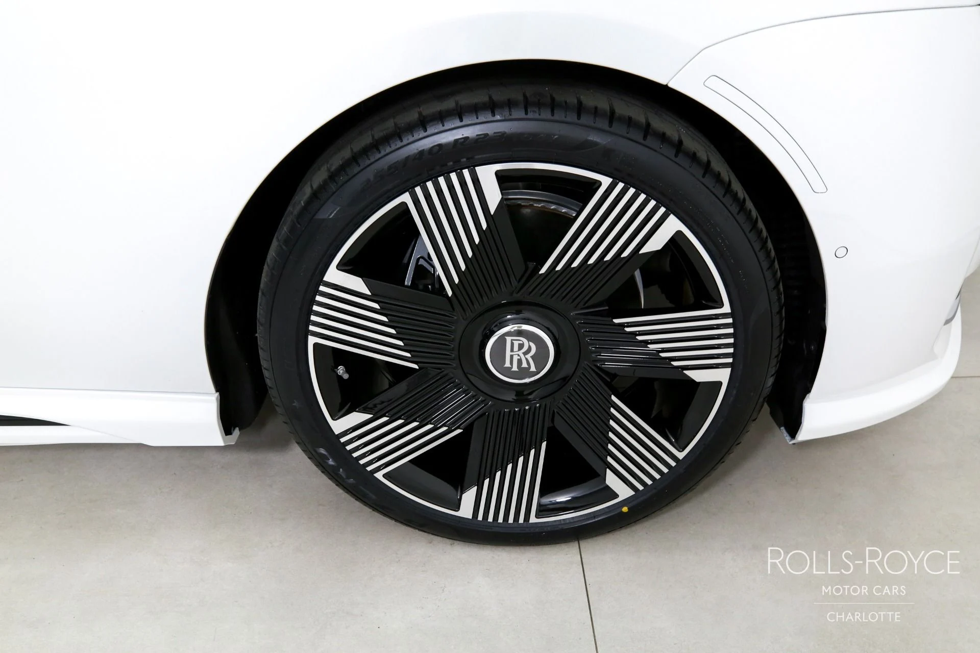 mph032_3541901211_Used_2024_Rolls_Royce_Spectre_1776091344_7a7148c7f0