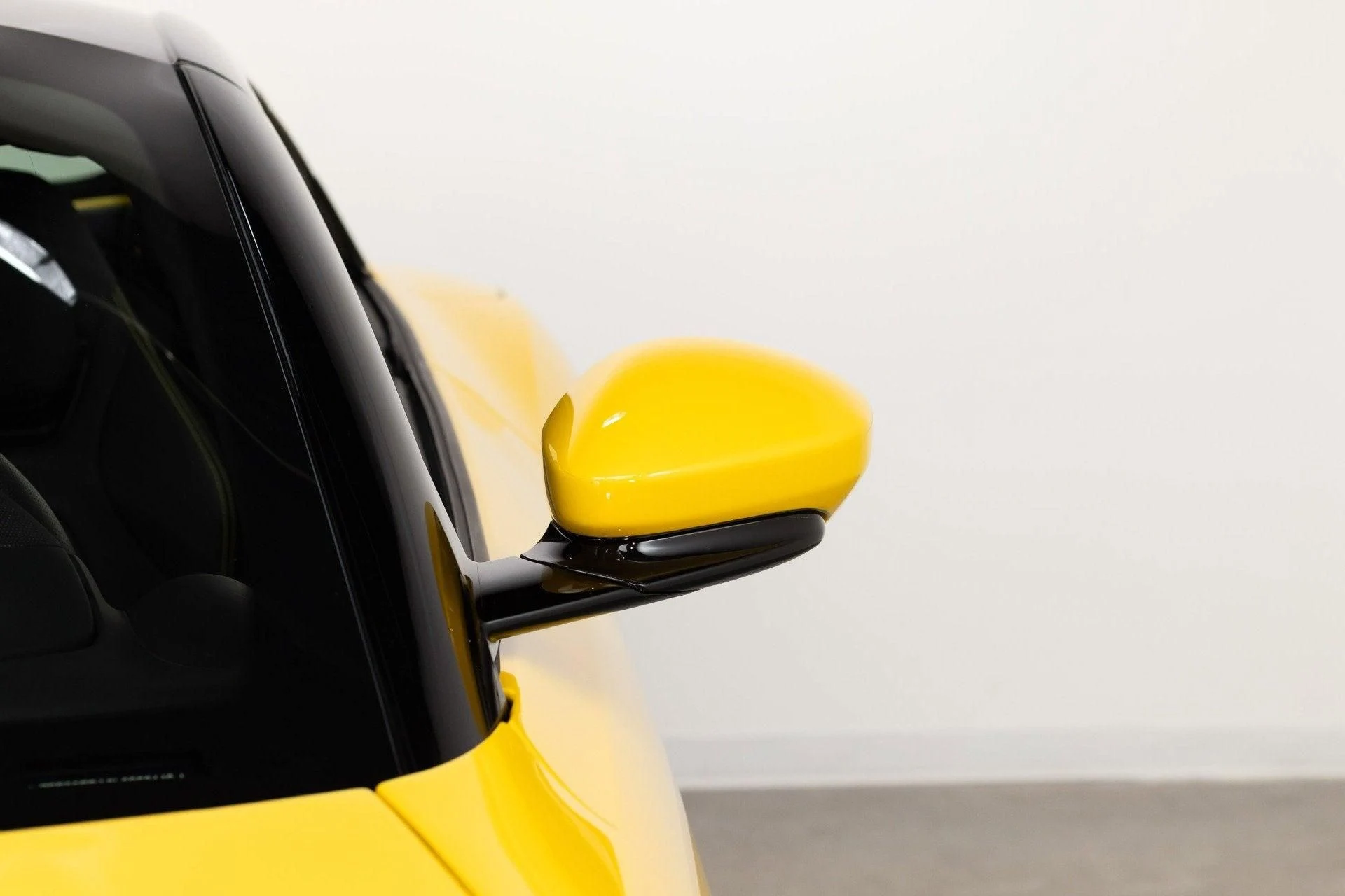 mph032_3548171351_Used_2020_Ferrari_Portofino_1777367918_cf5e14be57