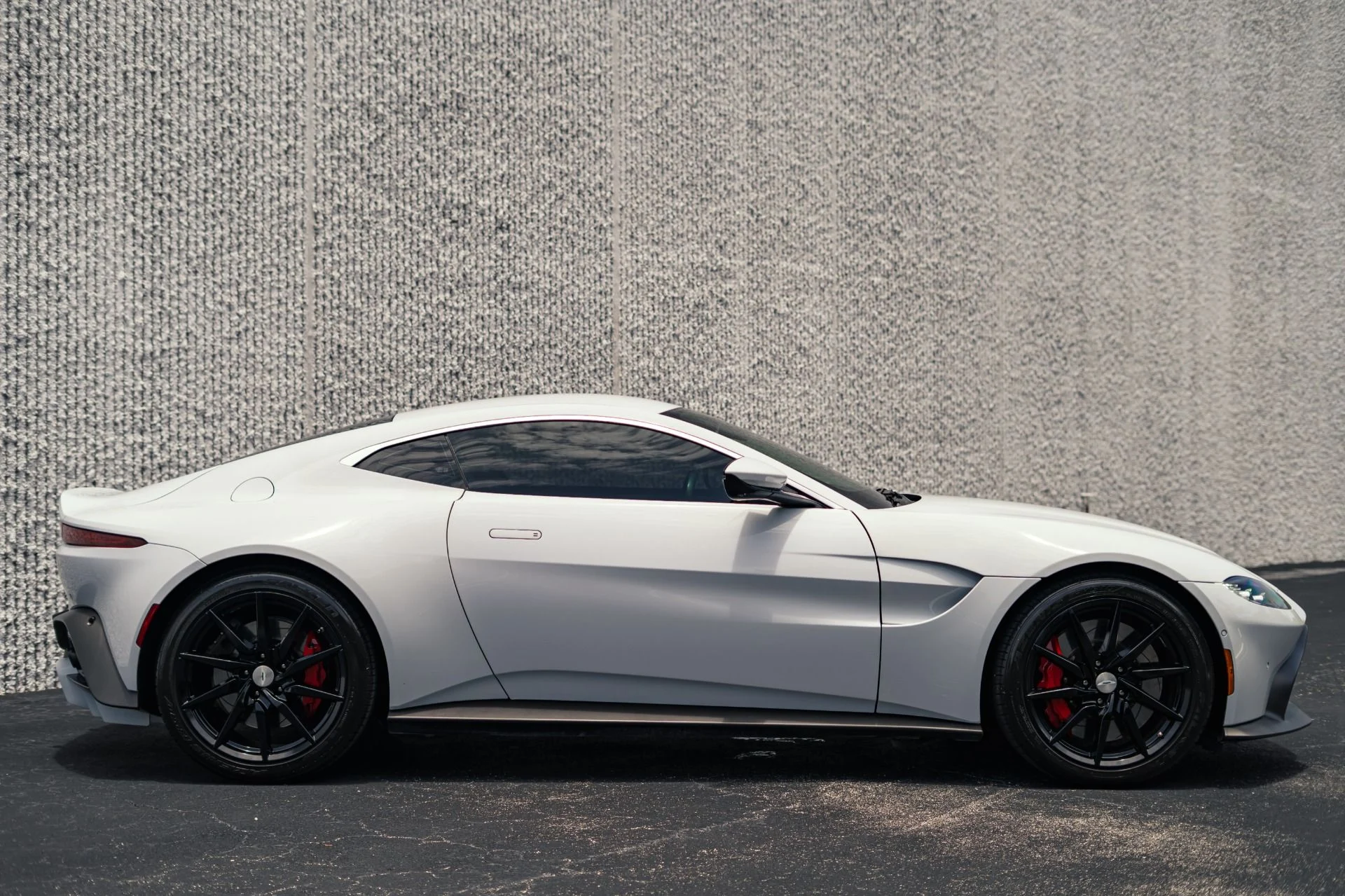 mph032_3549337537_Used_2019_Aston_Martin_Vantage_1783985517_f8a38f9cc2