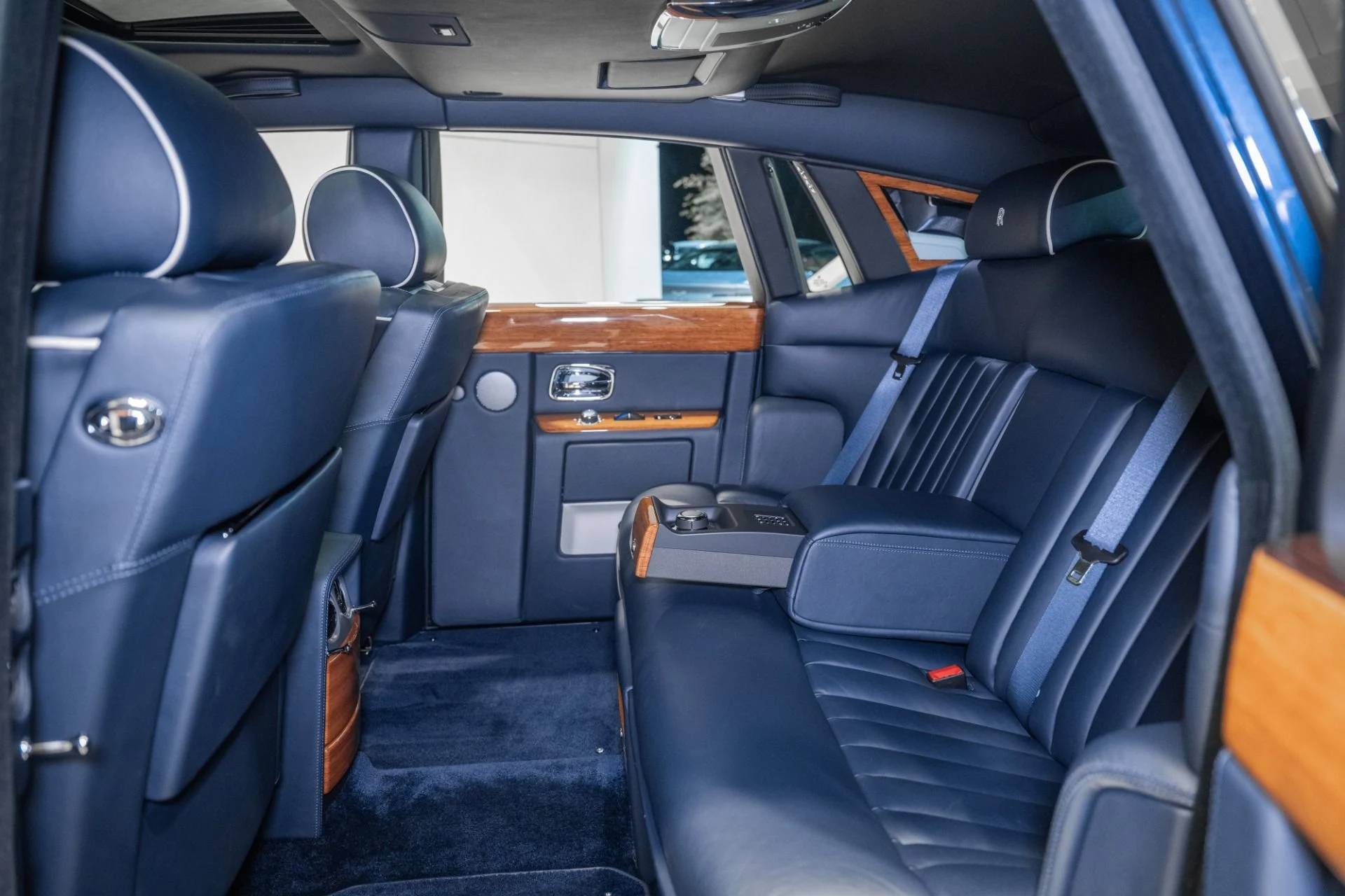 mph032_3550661372_Used_2011_Rolls_Royce_Phantom_1782236198_48dd5d04f2