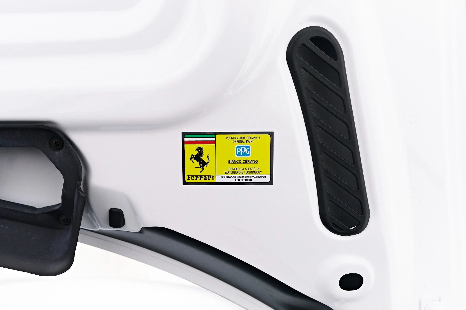 mph032_3559460462_Used_2023_Ferrari_F8_Spider_Base_1753926765_0260333796