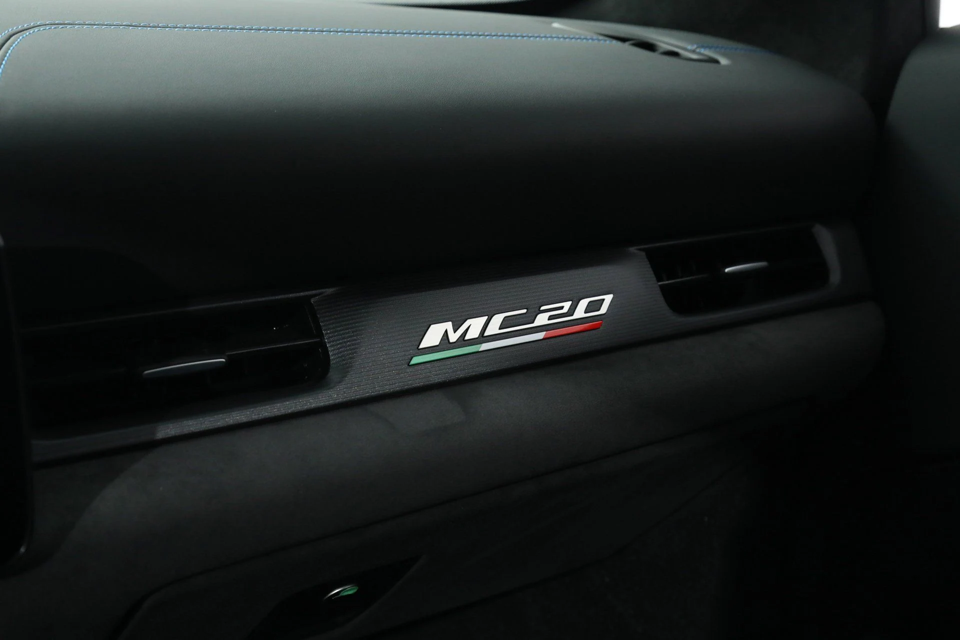 mph032_3568767020_324334635815fb208c9811d87c7c749a_258a086a1f