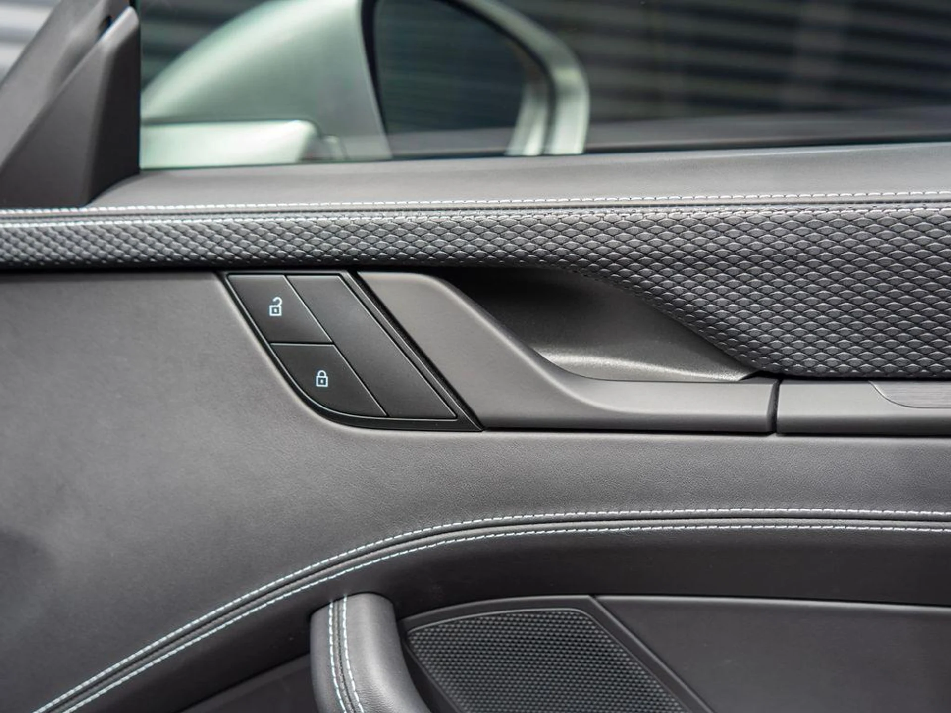 mph032_3576892966_MKC_9_0_Yv5_XXSH_Fau_4twj_Nv_Uyc_Y_7cb72186f6