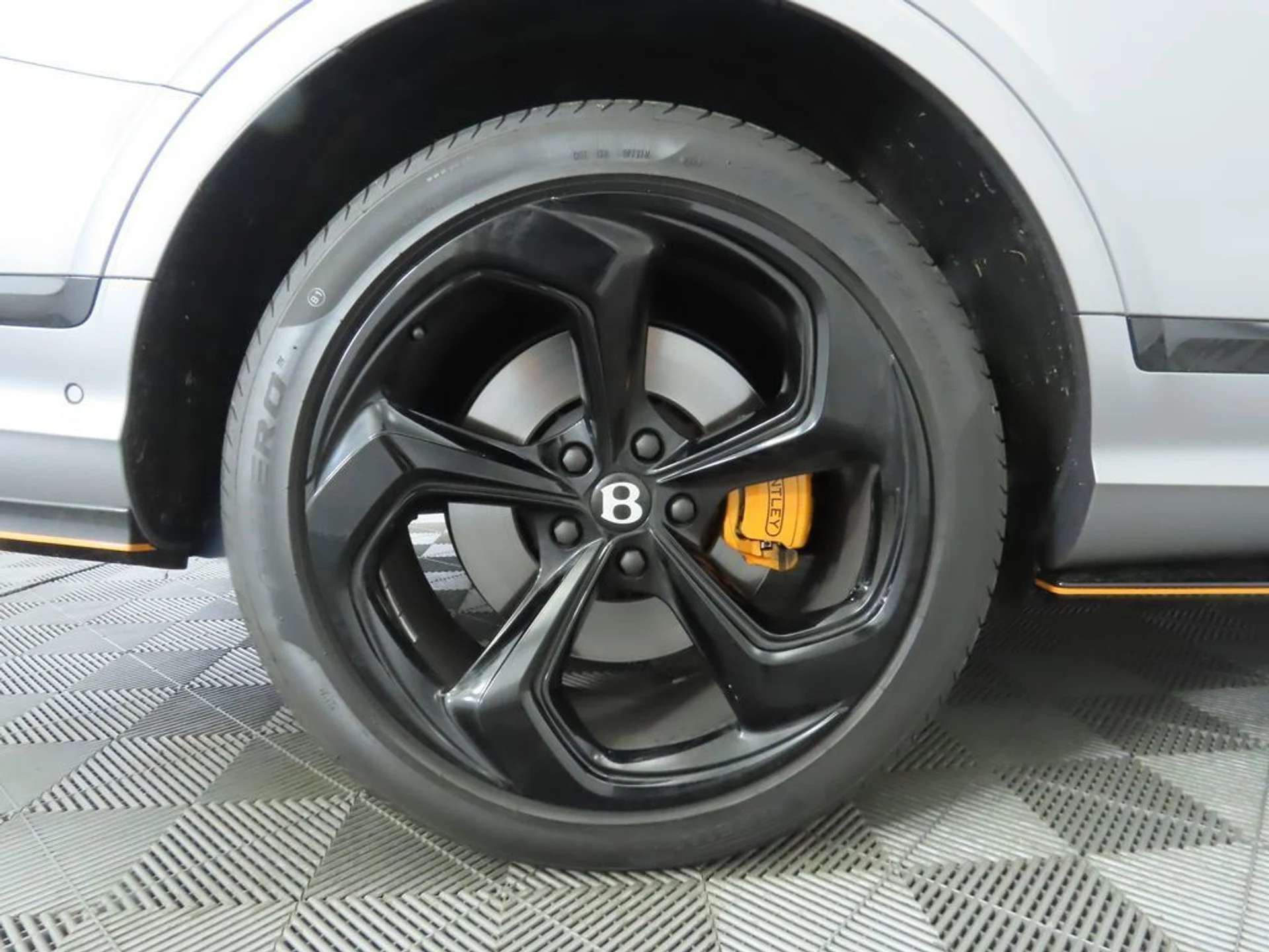 mph032_358615307_used_2024_bentley_bentayga_v8awd_8119_22892488_33_1024_d4fc1c1cc2