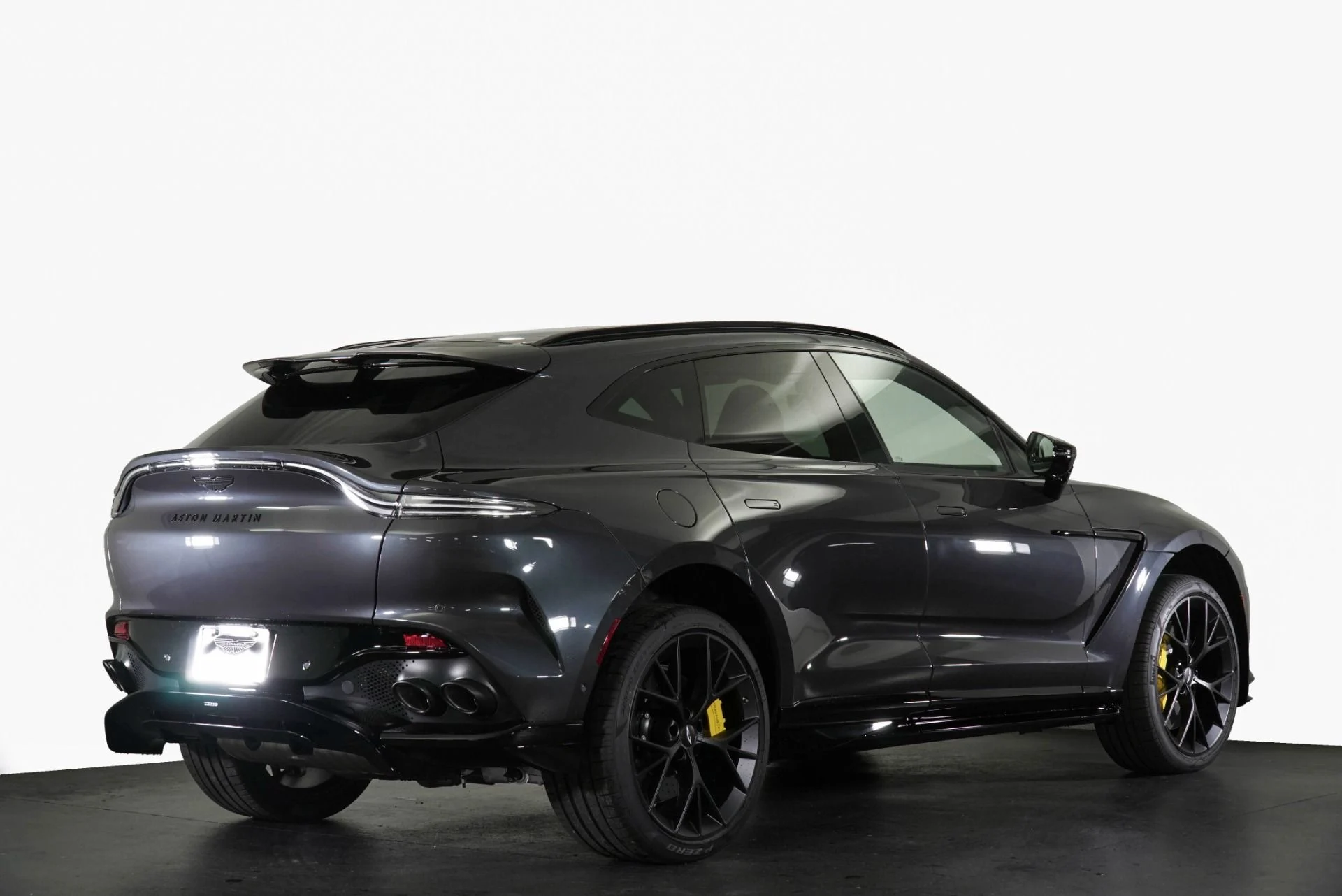 mph032_3589319552_New_2026_Aston_Martin_DBX_707_1771009088_9a6c6890f2
