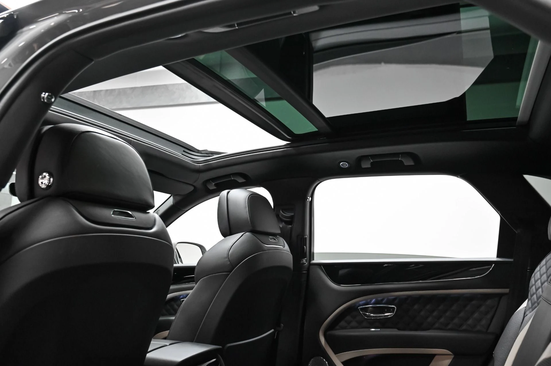 mph032_3591074349_Used_2022_Bentley_Bentayga_Speed_1758039444_05f99cd237