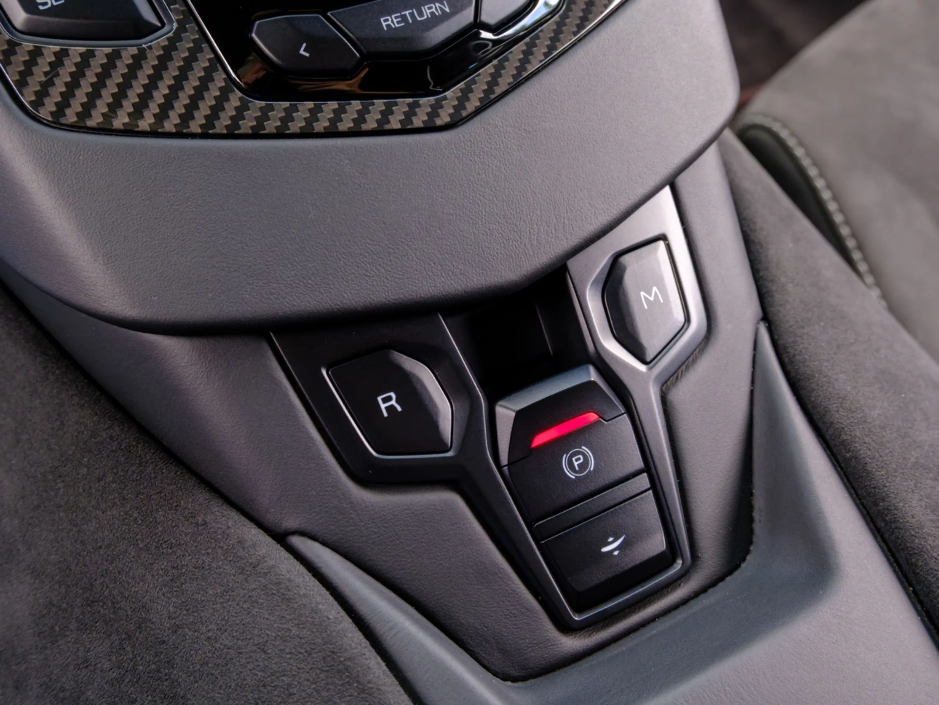 mph032_3604949197_Used_2018_Lamborghini_Aventador_S_1778520653_a2f3f04ec3