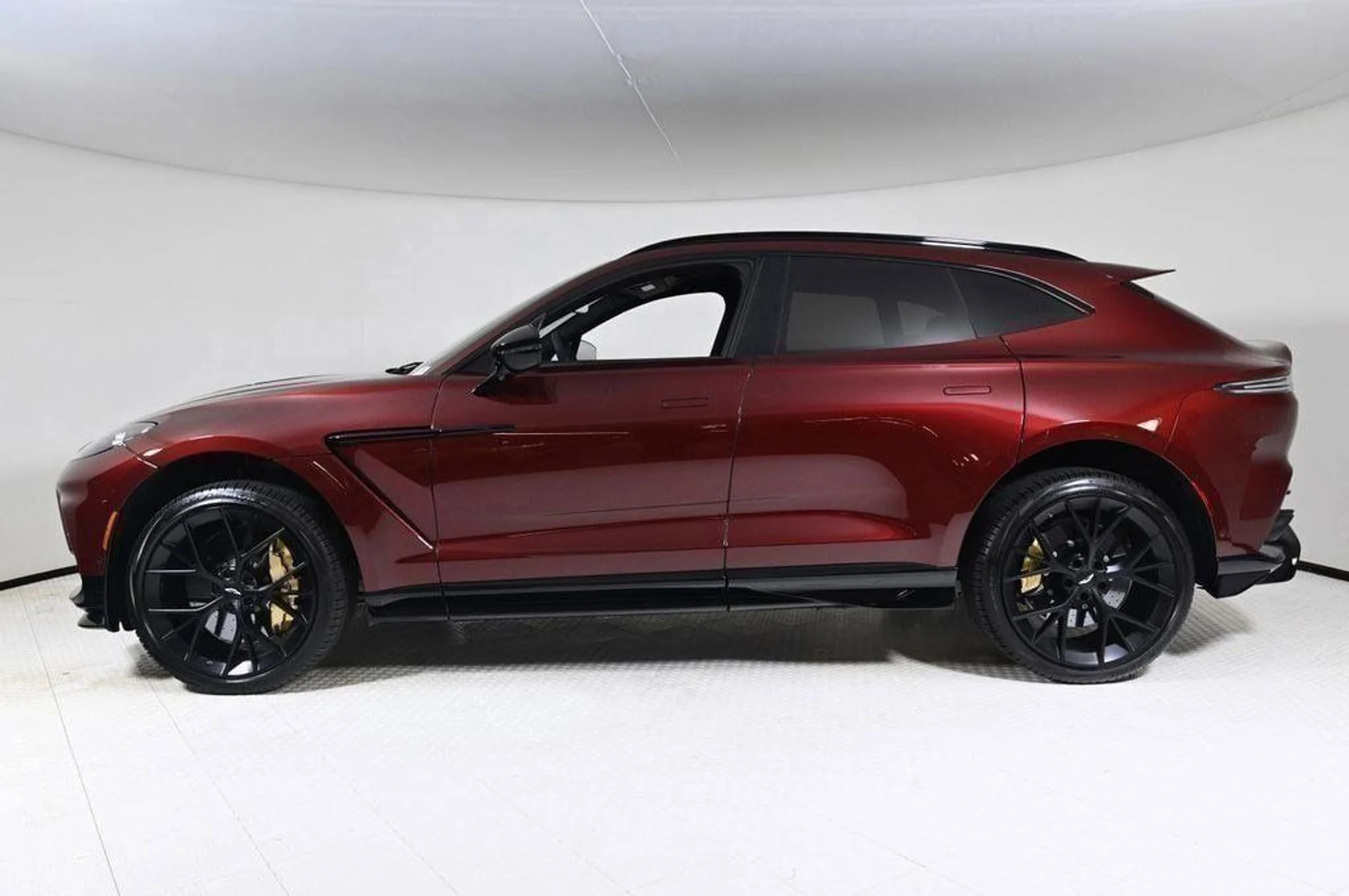 mph032_3606166740_new_2025_aston_martin_dbx_707awd_11350_22854858_32_1024_f9fa78afb5