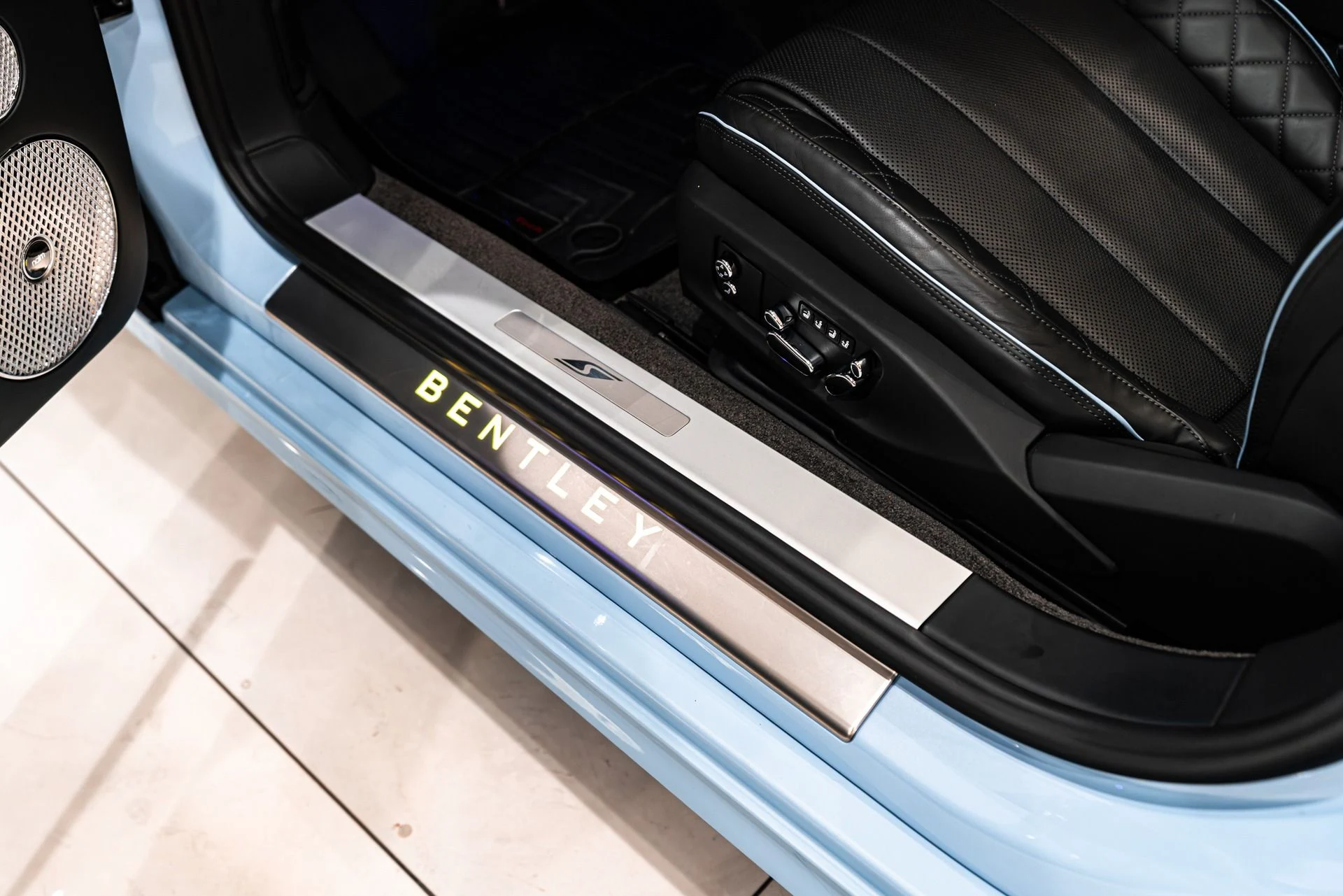 mph032_3608947579_13117_p33_l_ceb543ba9b