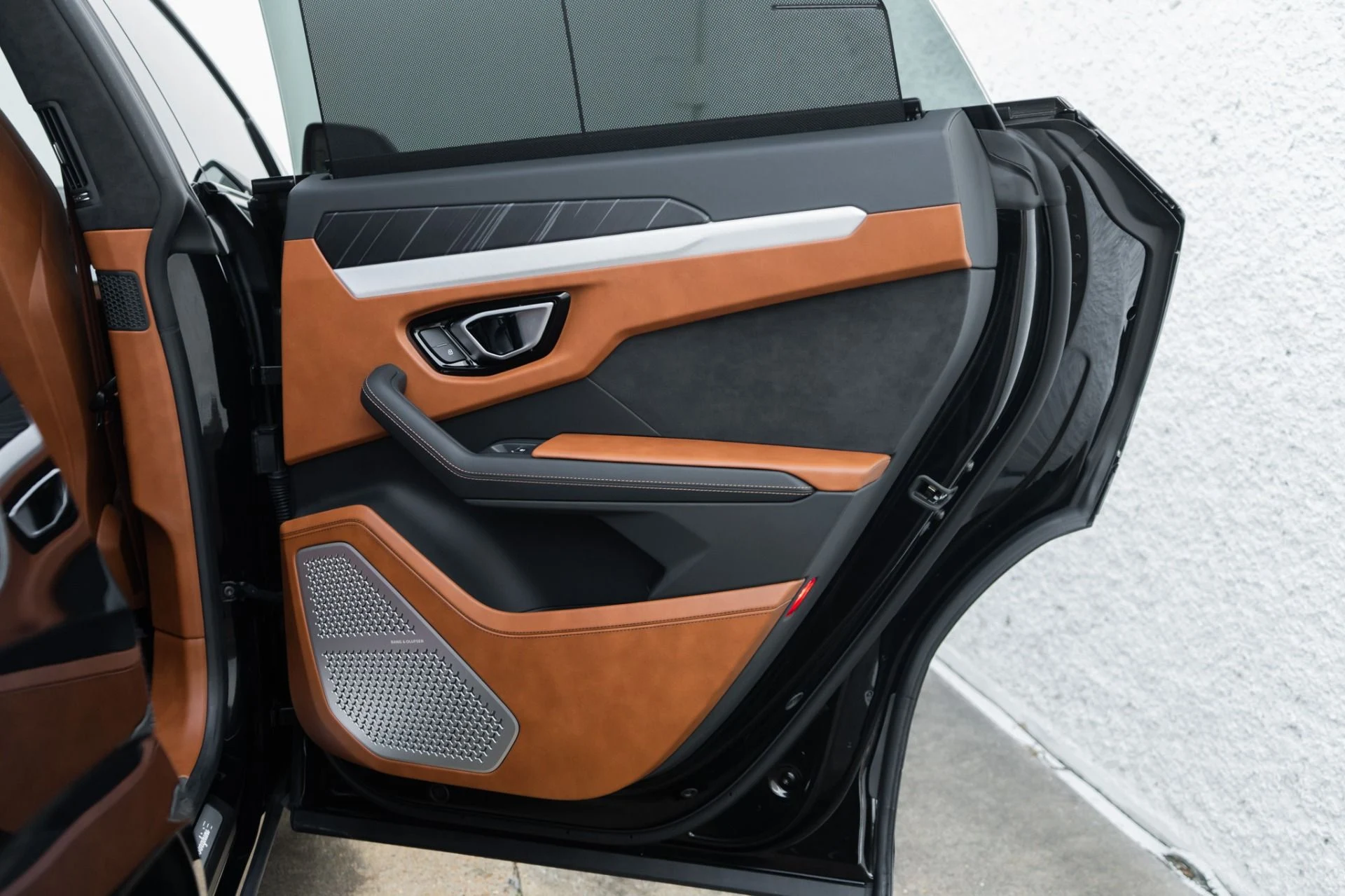 mph032_3622035747_Used_2022_Lamborghini_Urus_1777500470_d77afa52bf