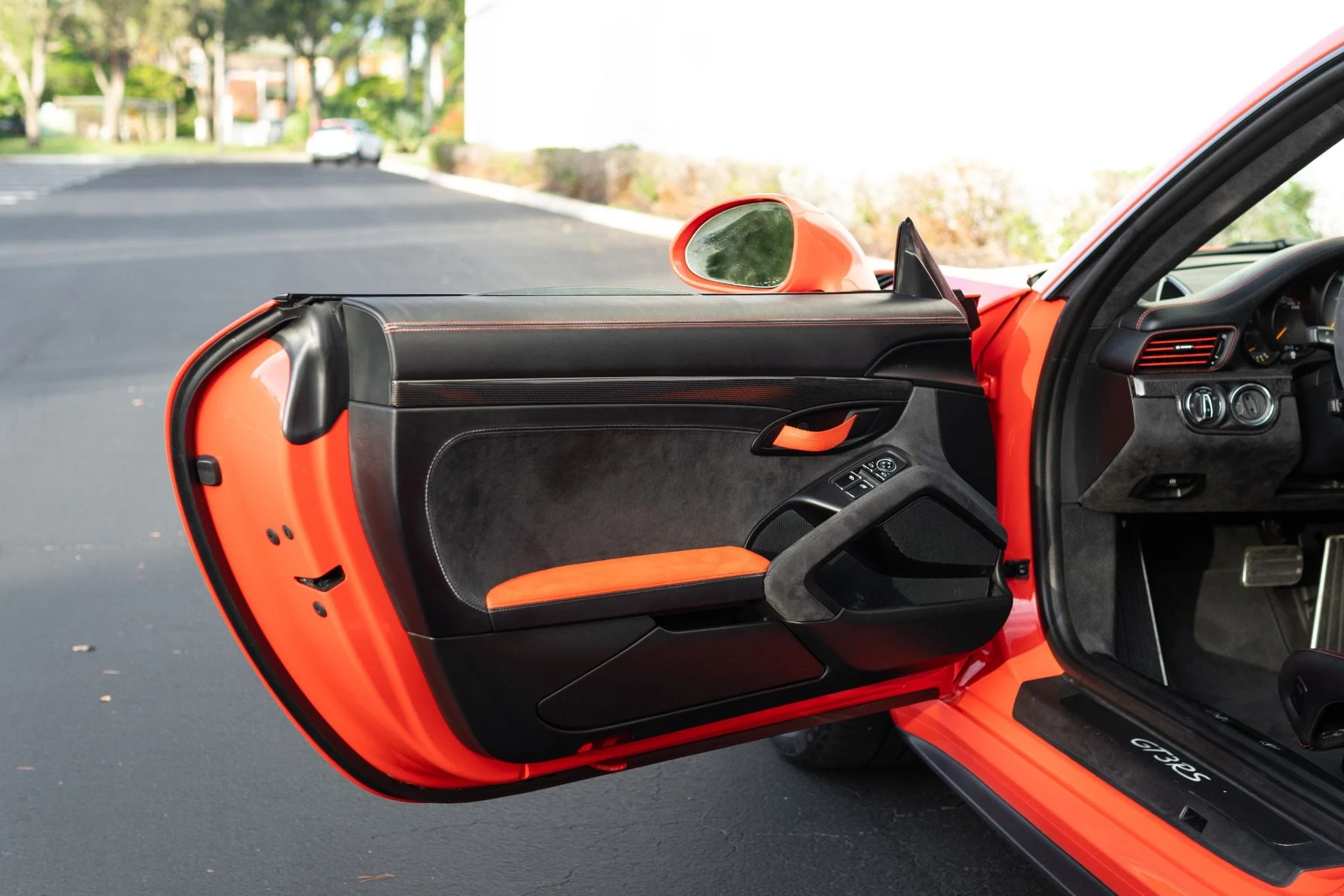 mph032_362405581_Used_2016_Porsche_911_GT_3_RS_1766773556_25b9ff1e46