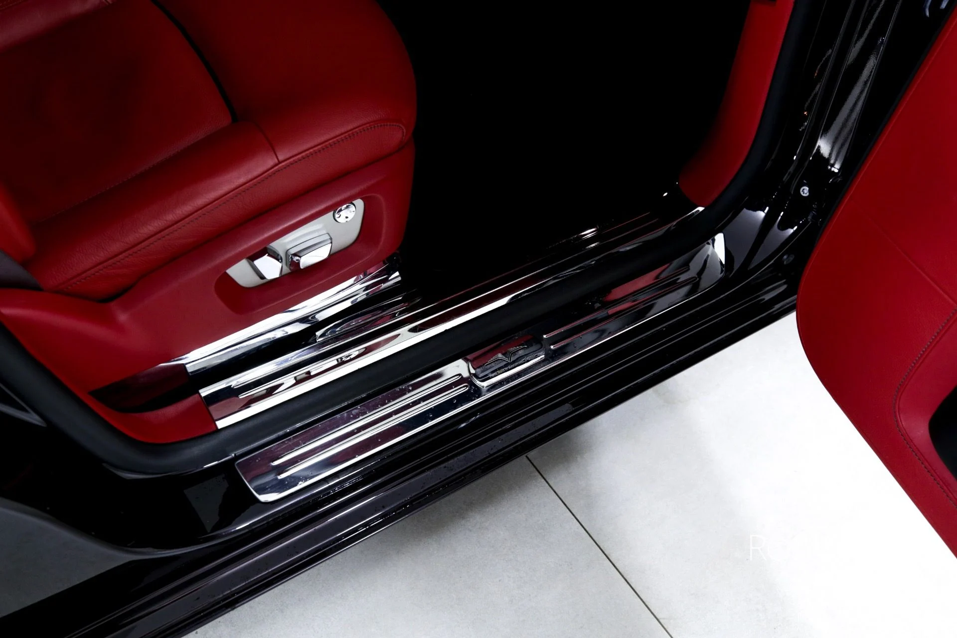 mph032_3654128267_Used_2014_Rolls_Royce_Ghost_1747161700_a6d78a9560