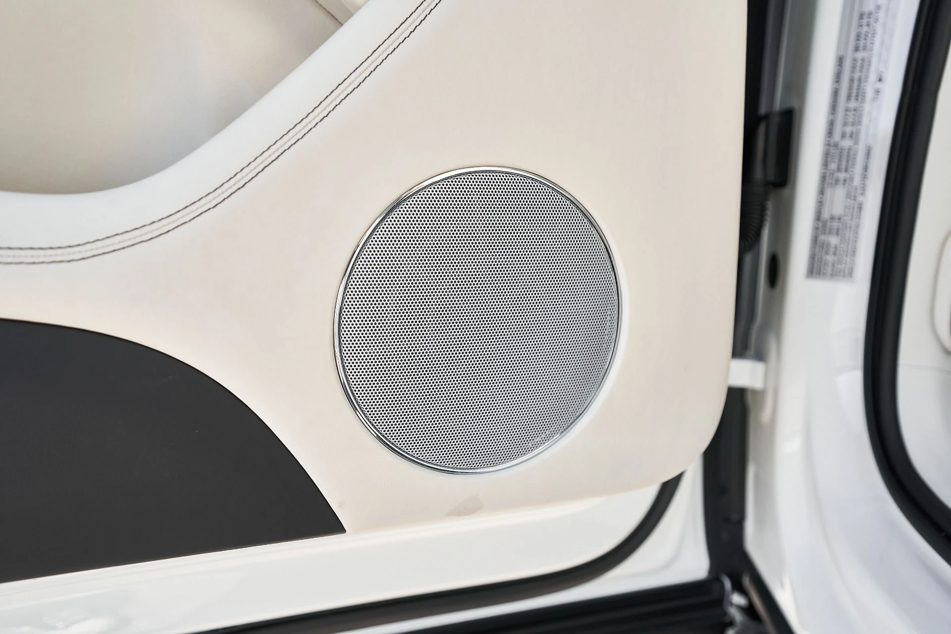 mph032_3655041458_Used_2024_Bentley_Bentayga_Hybrid_S_1759985924_edc6fada2e