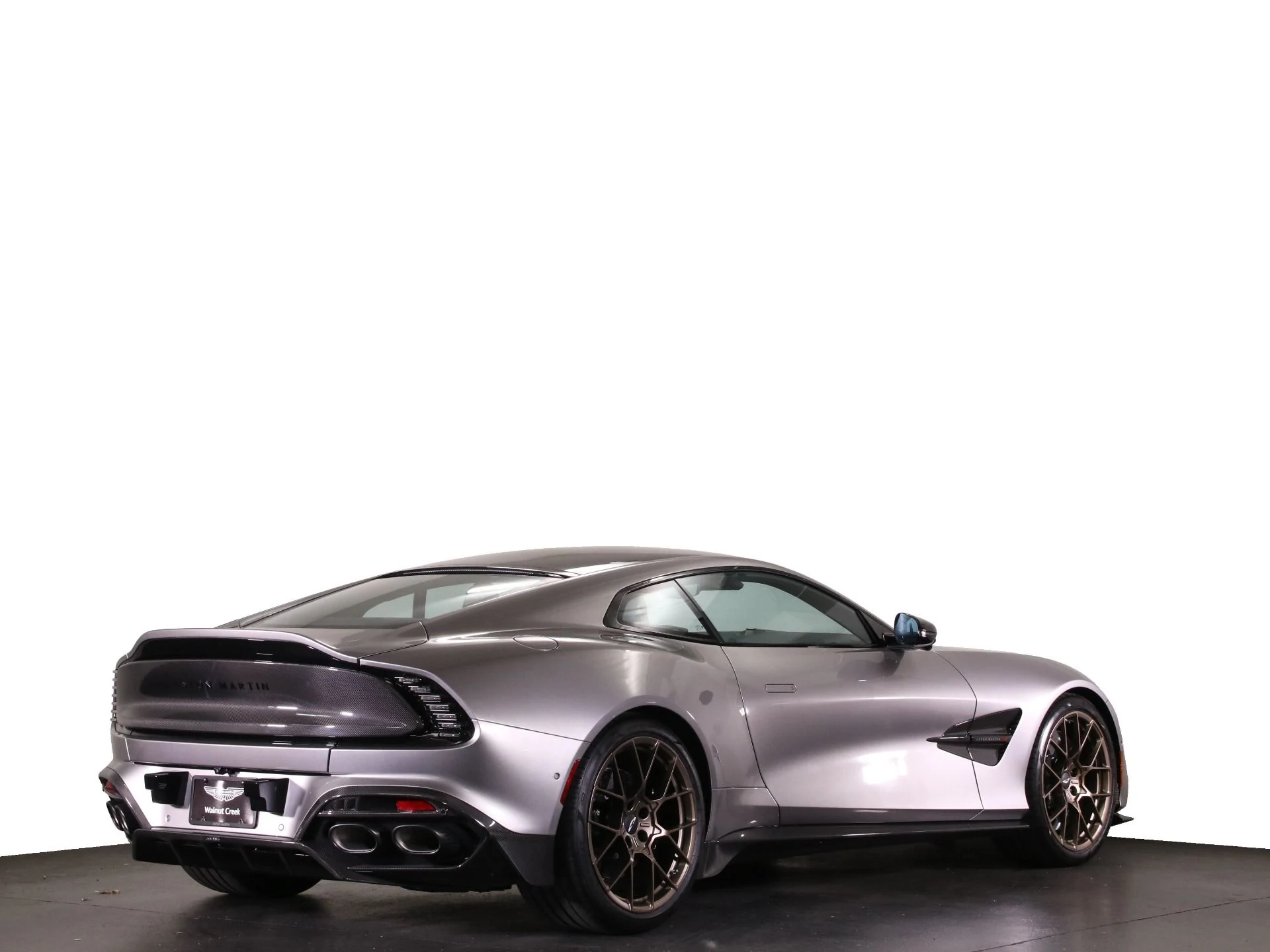 mph032_3664250865_New_2025_Aston_Martin_Vanquish_V12_1742253092_72ecb336fc