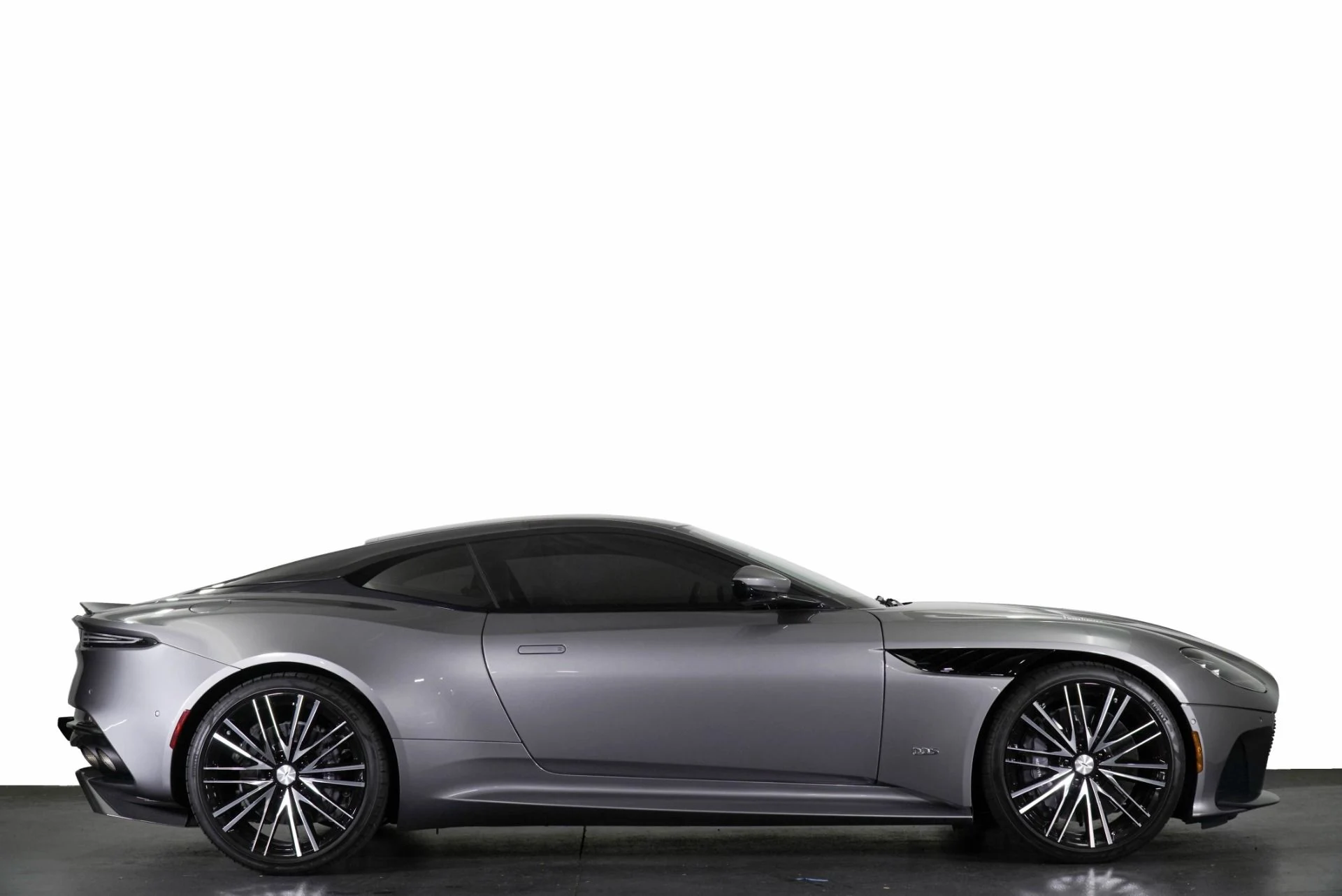 mph032_3675571608_Used_2020_Aston_Martin_DBS_Superleggera_1767029161_82d58e60c1