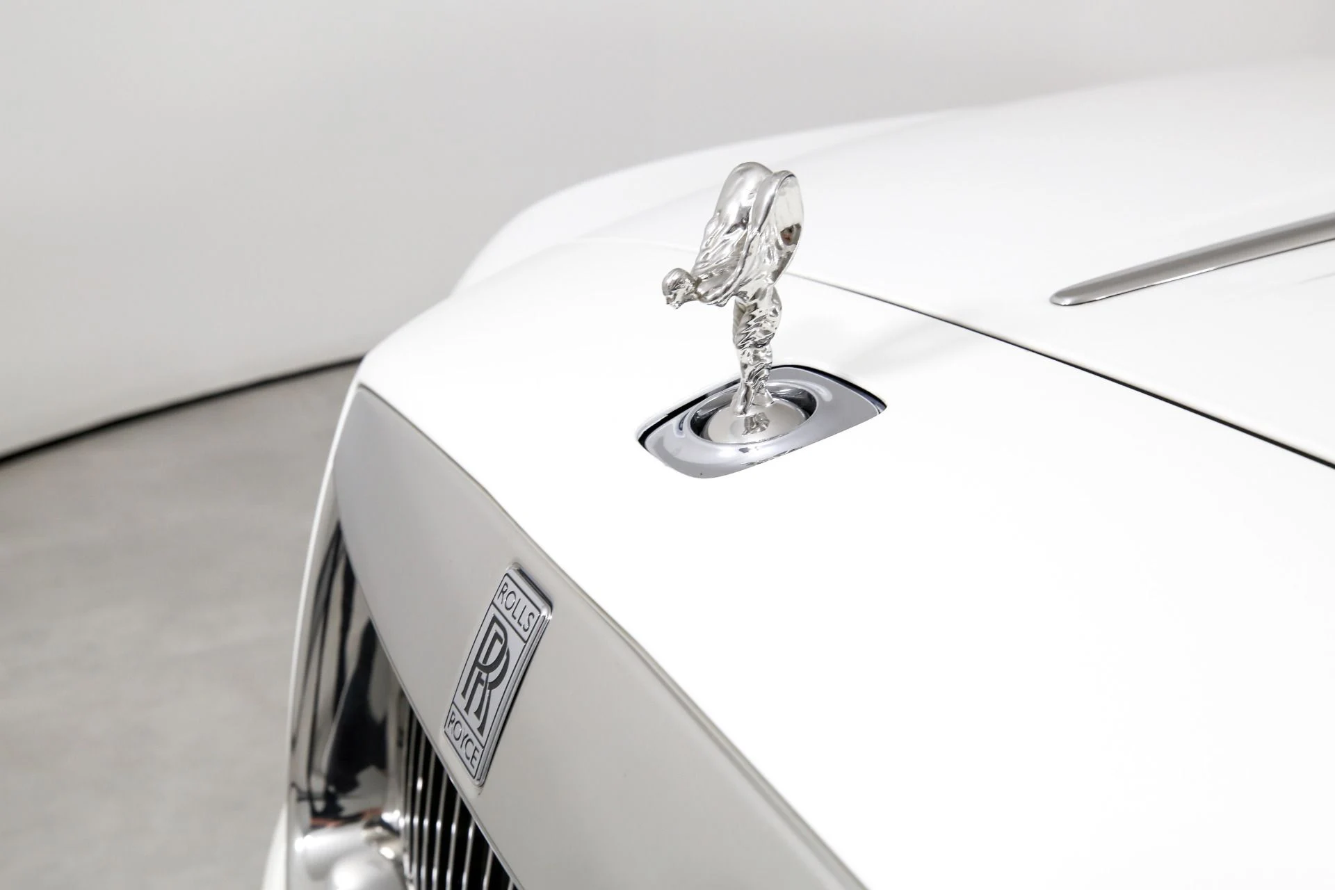 mph032_368229248_Used_2019_Rolls_Royce_Wraith_1701539384_85d65c9afb