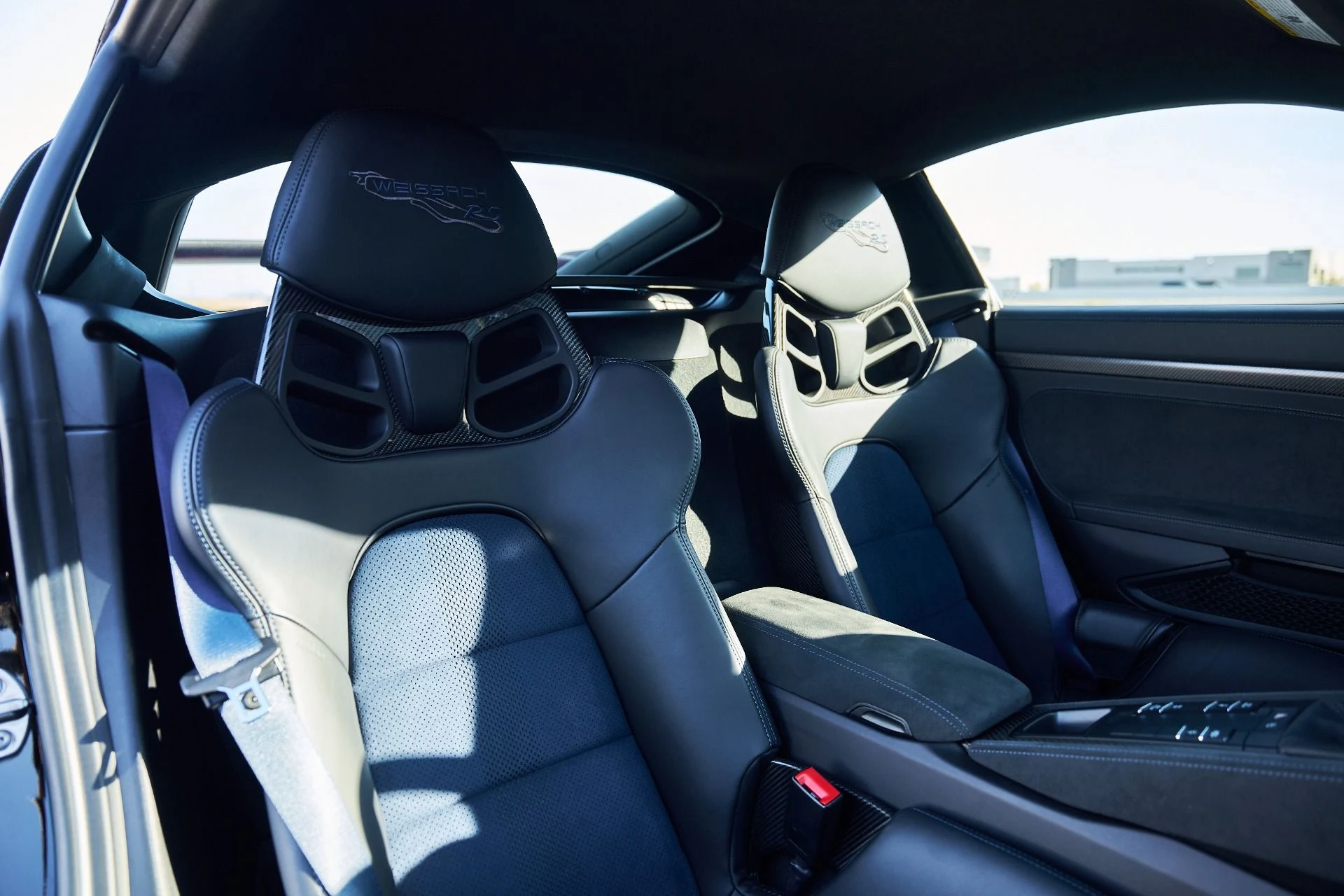 mph032_3706271571_Used_2024_Porsche_718_Cayman_GT_4_RS_1769909454_ec38134447