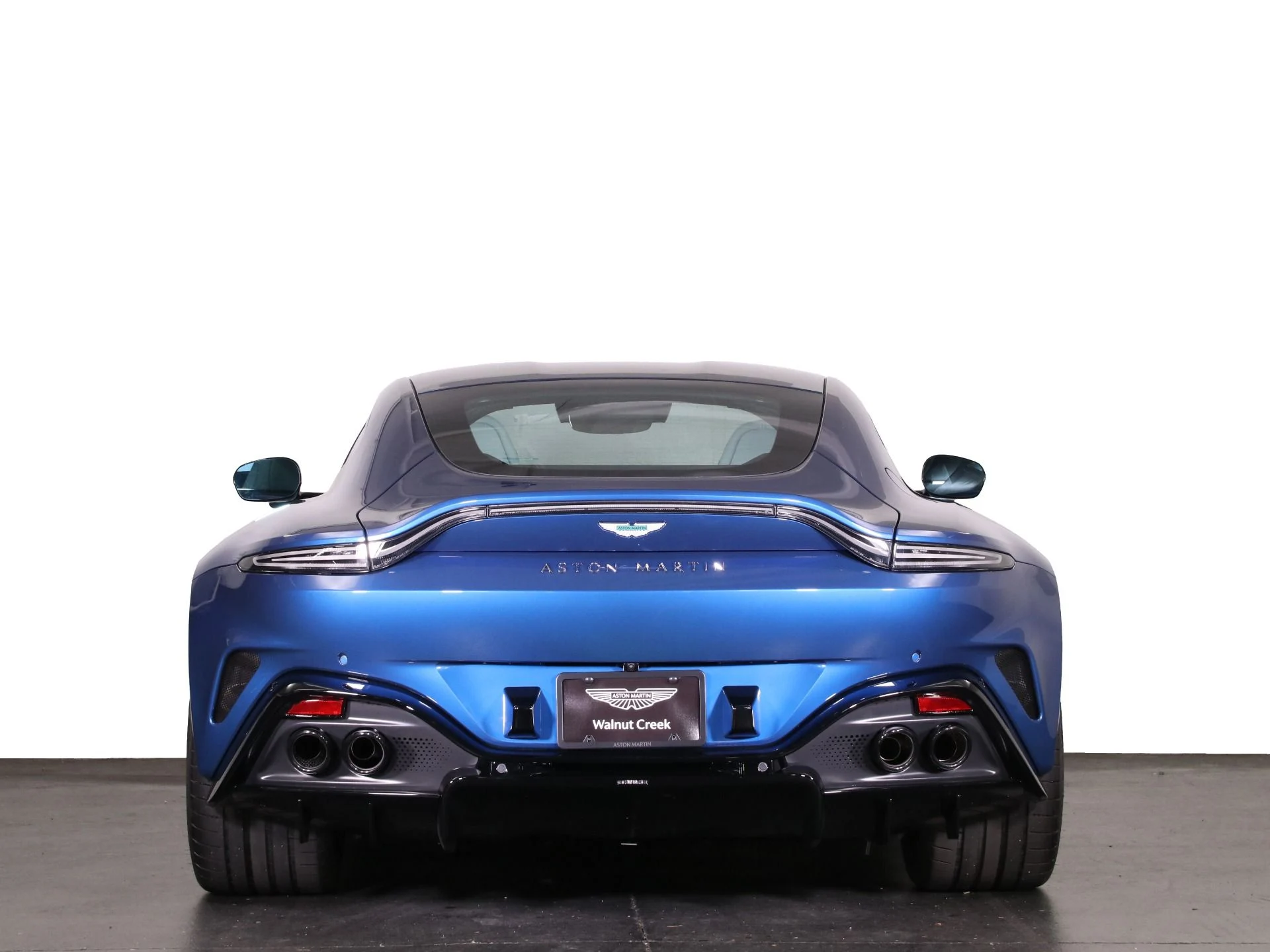 mph032_3710674010_Used_2025_Aston_Martin_Vantage_1742253267_26fbbdf7a7