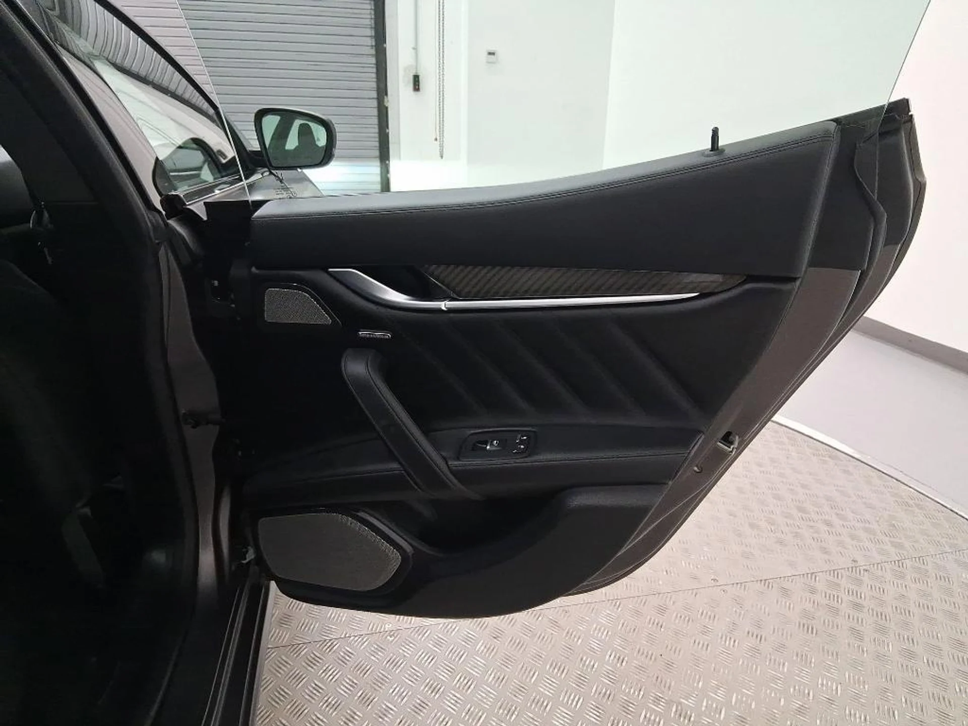 mph032_3731352031_k_Hzem5_C9j_GQ_1q_EMZ_0_C_Jrj_Xp1l_GI_2c55dfba8a