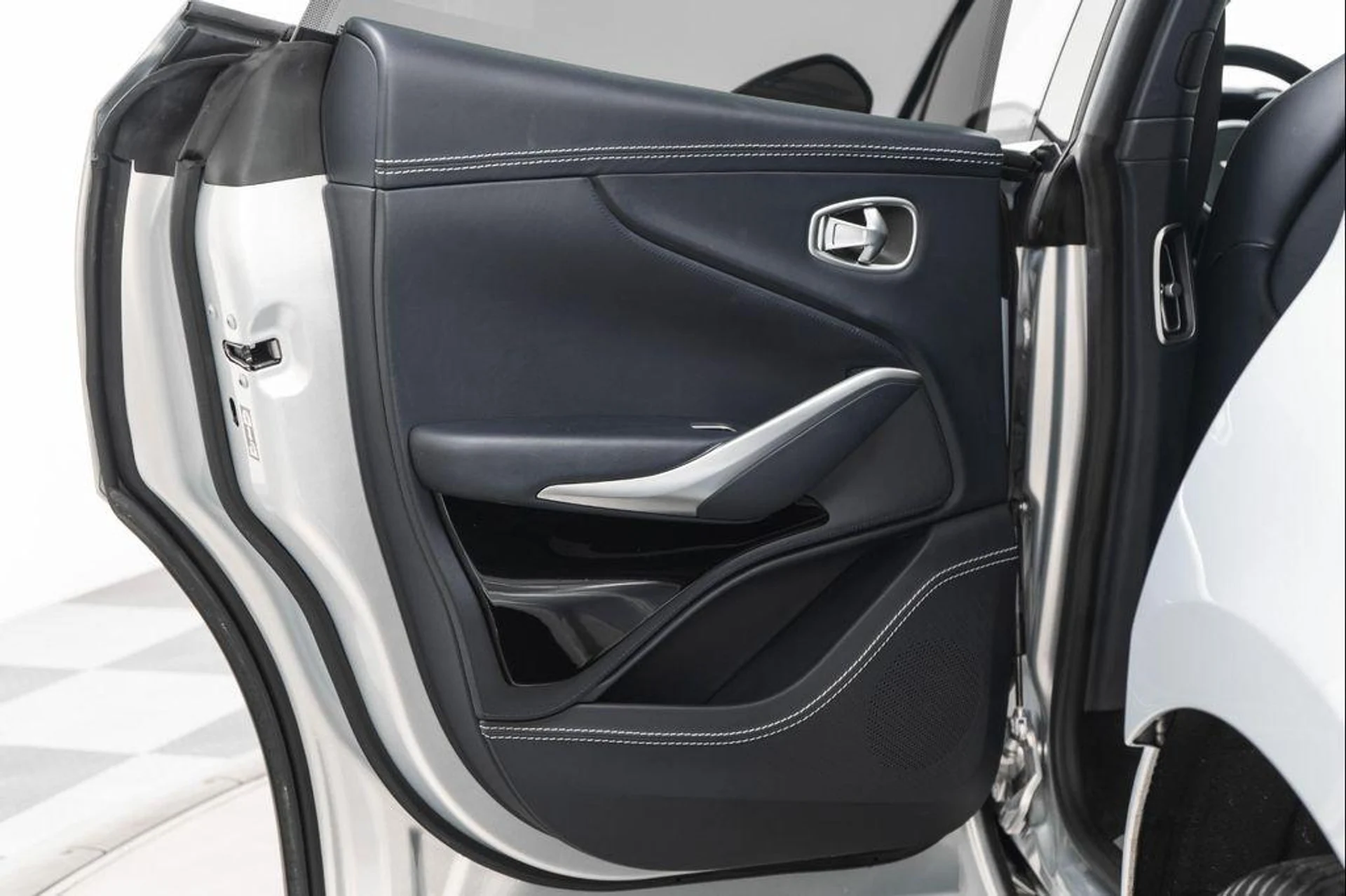 mph032_3743910927_L_Nh_Jez_Eq_Q_Ok_WH_Sg_Rg6_Td_Wm_QT_8_Q_bdcc9523e6