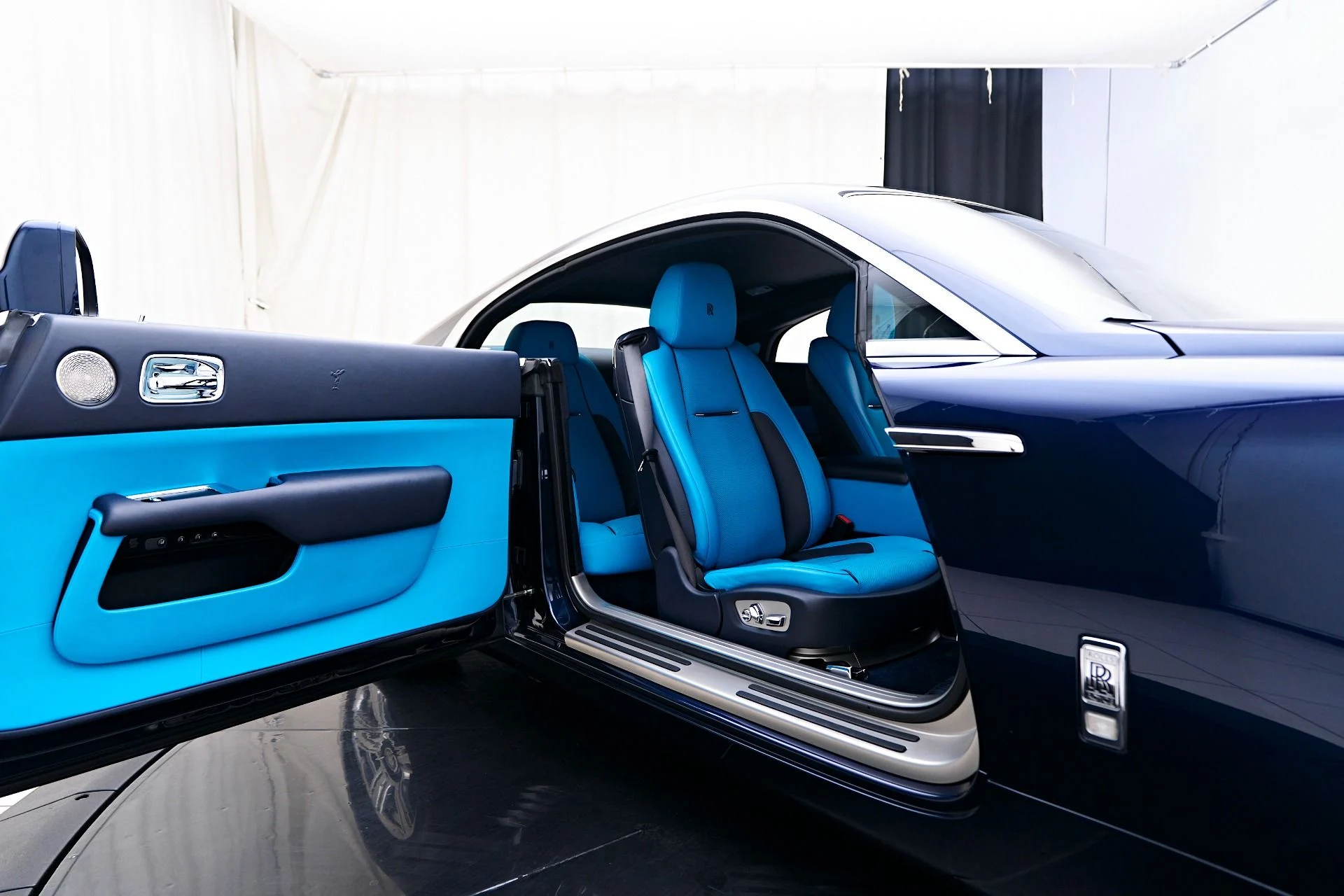 mph032_3758762043_Used_2018_Rolls_Royce_Wraith_Base_1756345695_f36a8a842e