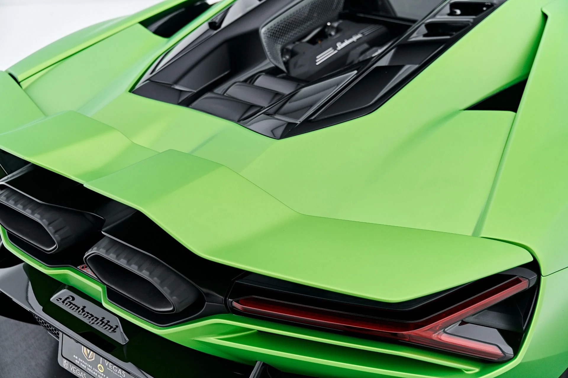 mph032_3759594623_Used_2024_Lamborghini_Revuelto_Base_1789697501_8869ddd379