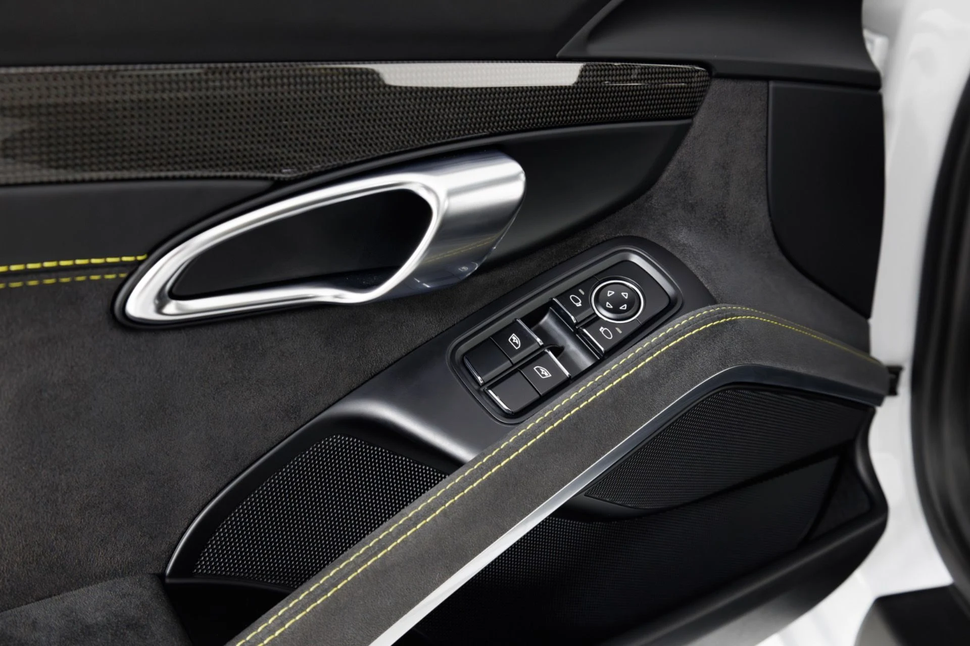 mph032_3765534356_Used_2018_Porsche_911_GT_3_1782317501_9c6c694548