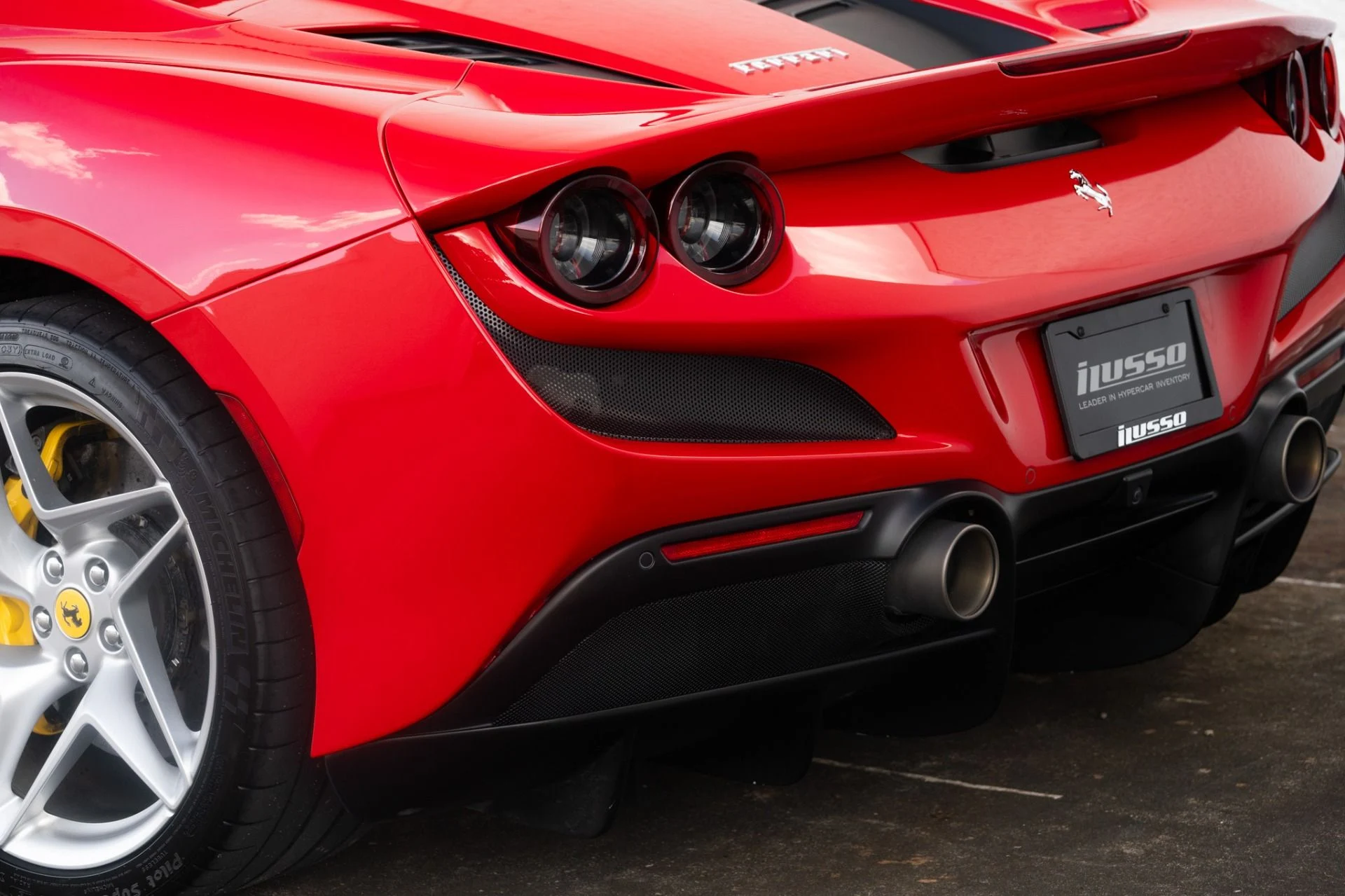 mph032_3771636379_Used_2023_Ferrari_F8_Spider_1759528459_6cfeecdc9d