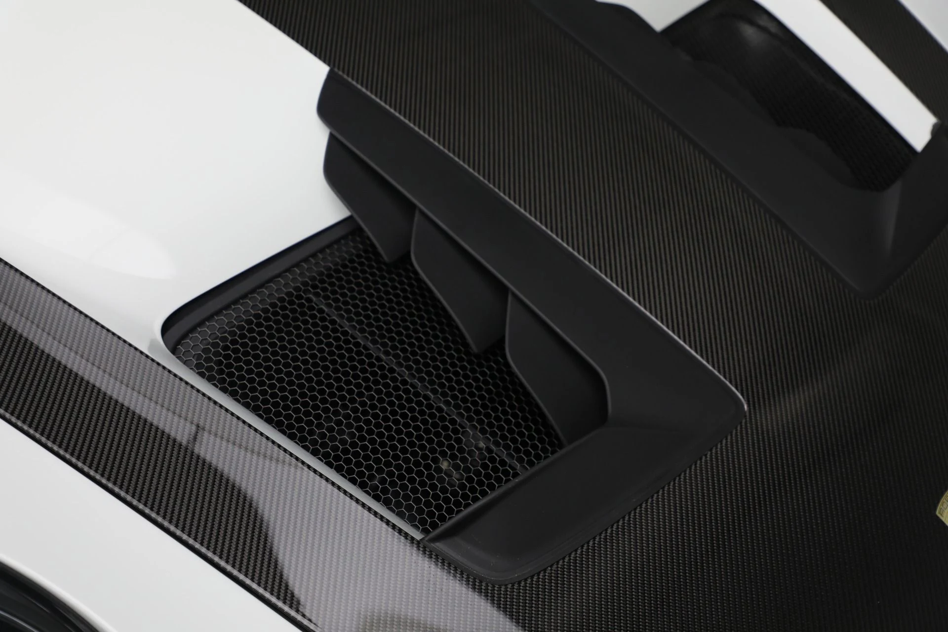 mph032_3774190287_Used_2025_Porsche_911_GT_3_RS_1762987246_1d86796796