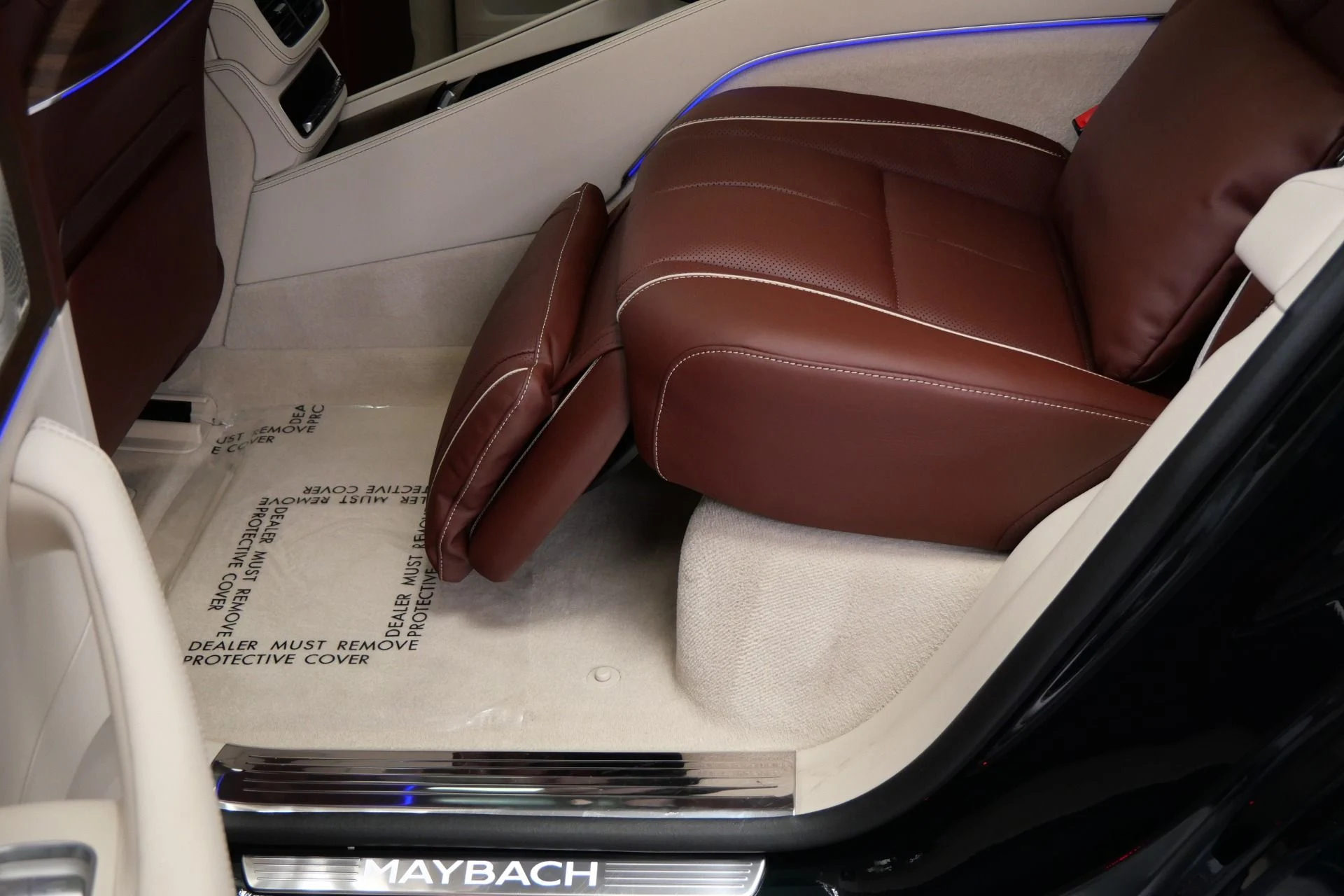 mph032_3774668467_Used_2022_Mercedes_Benz_Maybach_GLS_600_4_MATIC_Beautiful_Colors_Four_Seat_Configuration_Walnut_Trim_1776795080_f50ce2975d