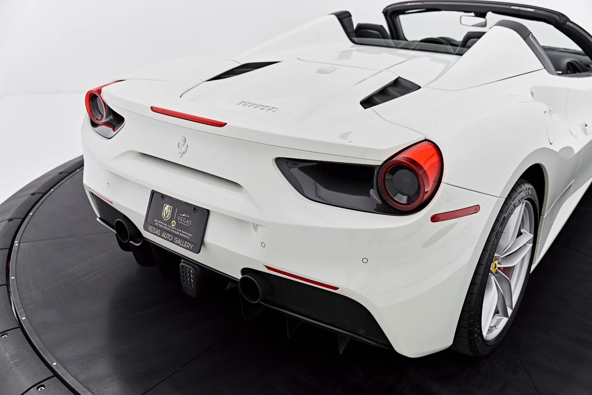 mph032_3780486861_Used_2018_Ferrari_488_Spider_Base_1787888202_d0e6a9fea6