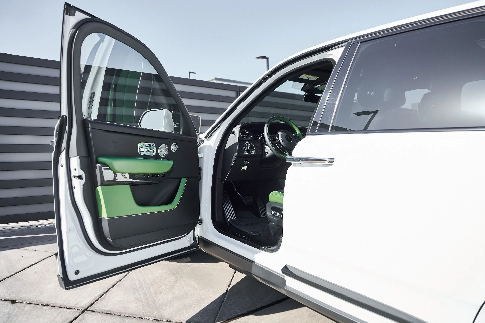 mph032_3784891030_Used_2023_Rolls_Royce_Cullinan_Black_Badge_1769736450_a57c556257