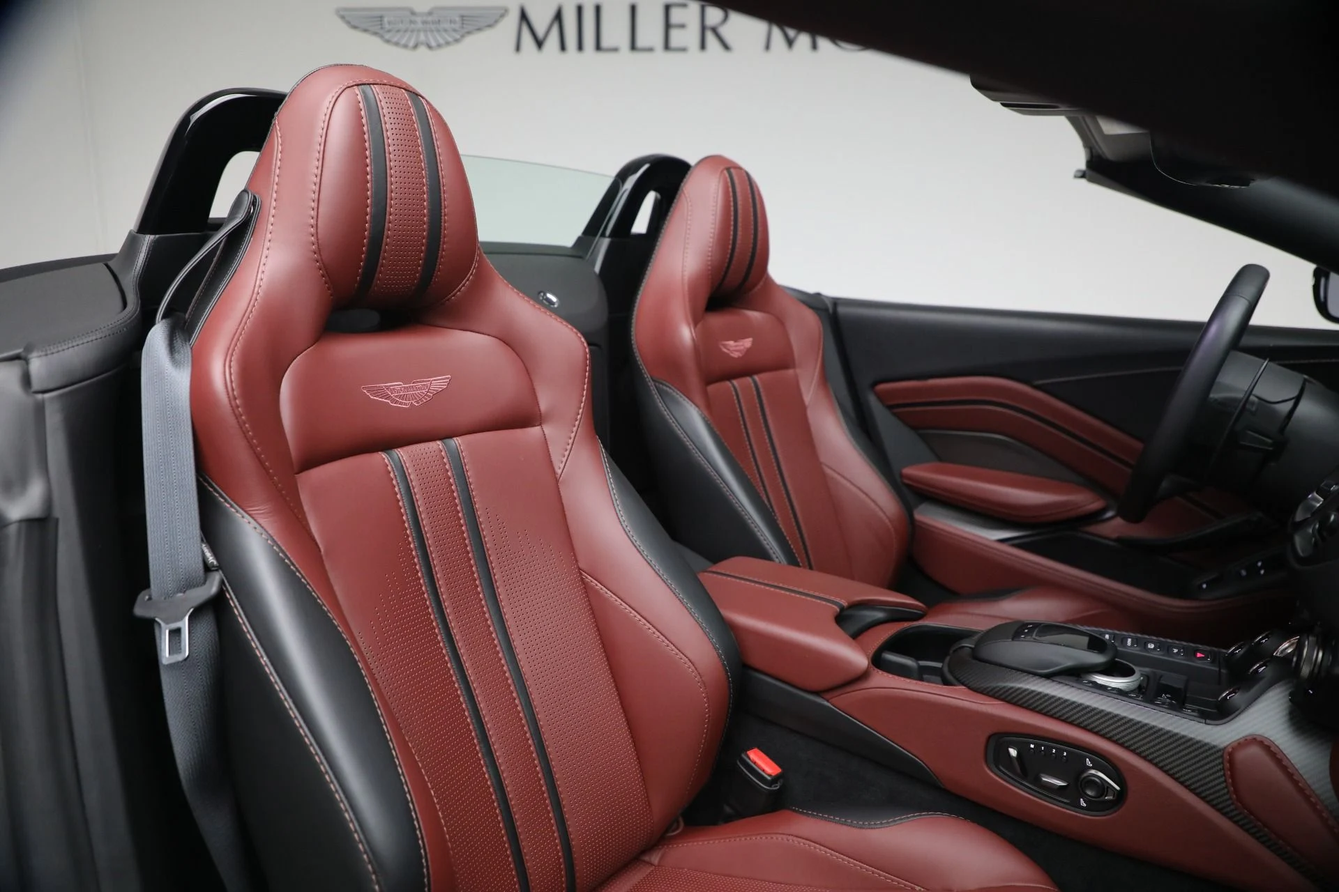 mph032_3788492031_Used_2021_Aston_Martin_Vantage_1764880987_737a583e11