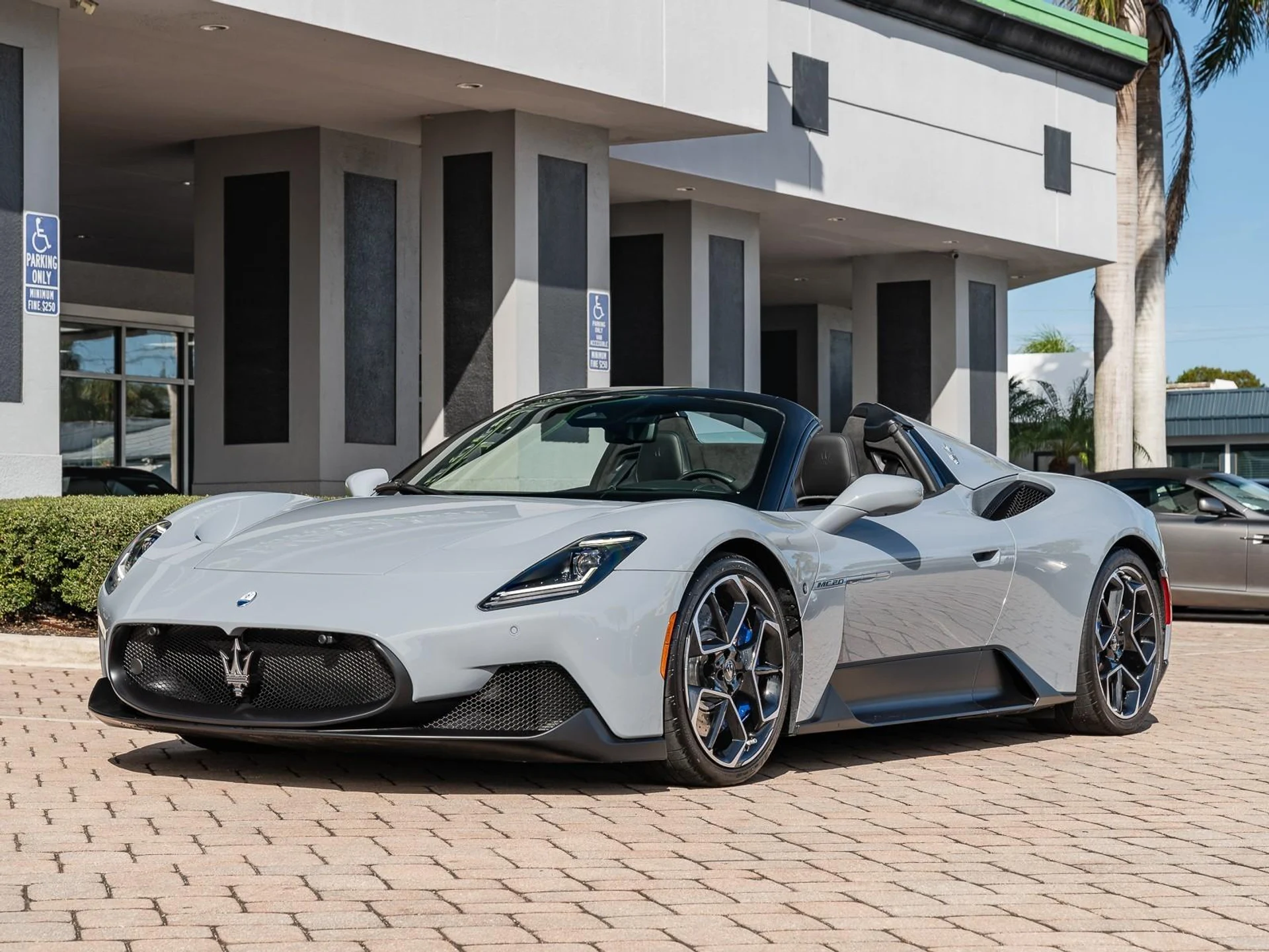 mph032_3794417712_Used_2023_Maserati_MC_20_Cielo_1753203990_9ca4756100