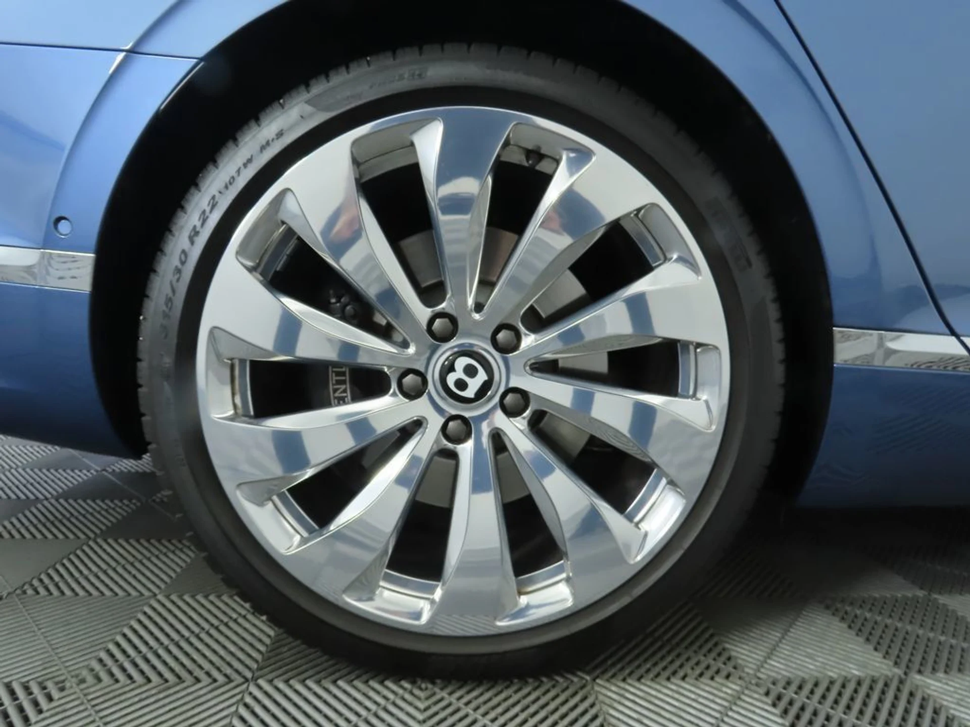 mph032_3798781289_used_2021_bentley_flying_spur_v8sedan_8119_22952402_33_1024_628117c293