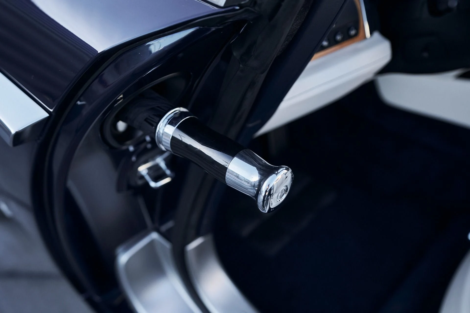 mph032_3799708849_Used_2018_Rolls_Royce_Dawn_1764124377_ea5fd6d07e