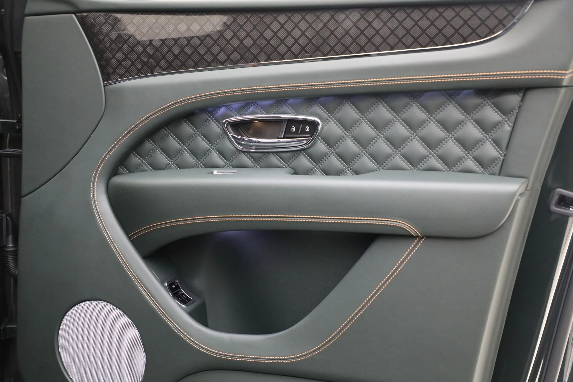 mph032_3800588594_New_2025_Bentley_Bentayga_S_Black_Edition_eb93f02e28